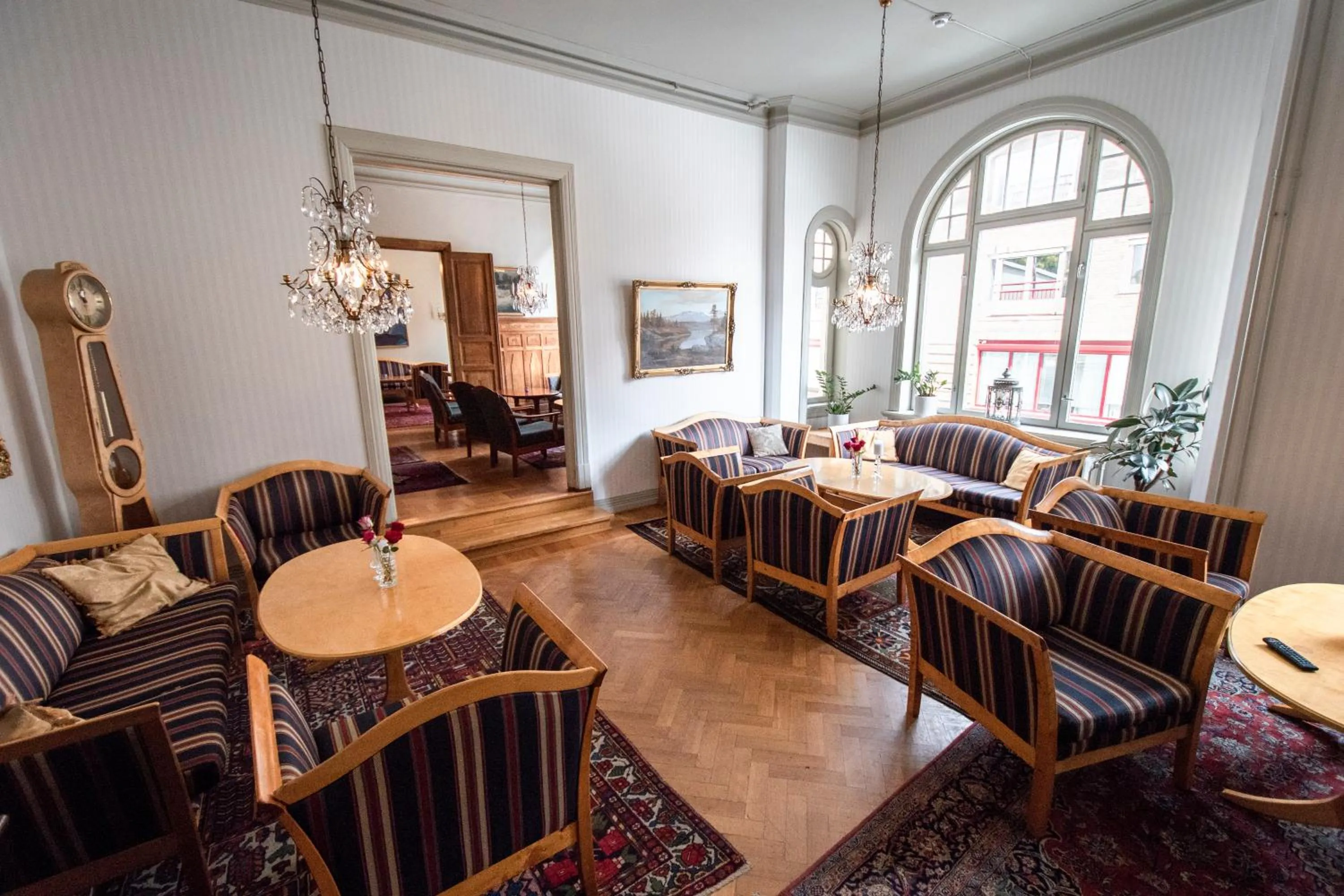 Communal lounge/ TV room in Grand Hotel Hønefoss