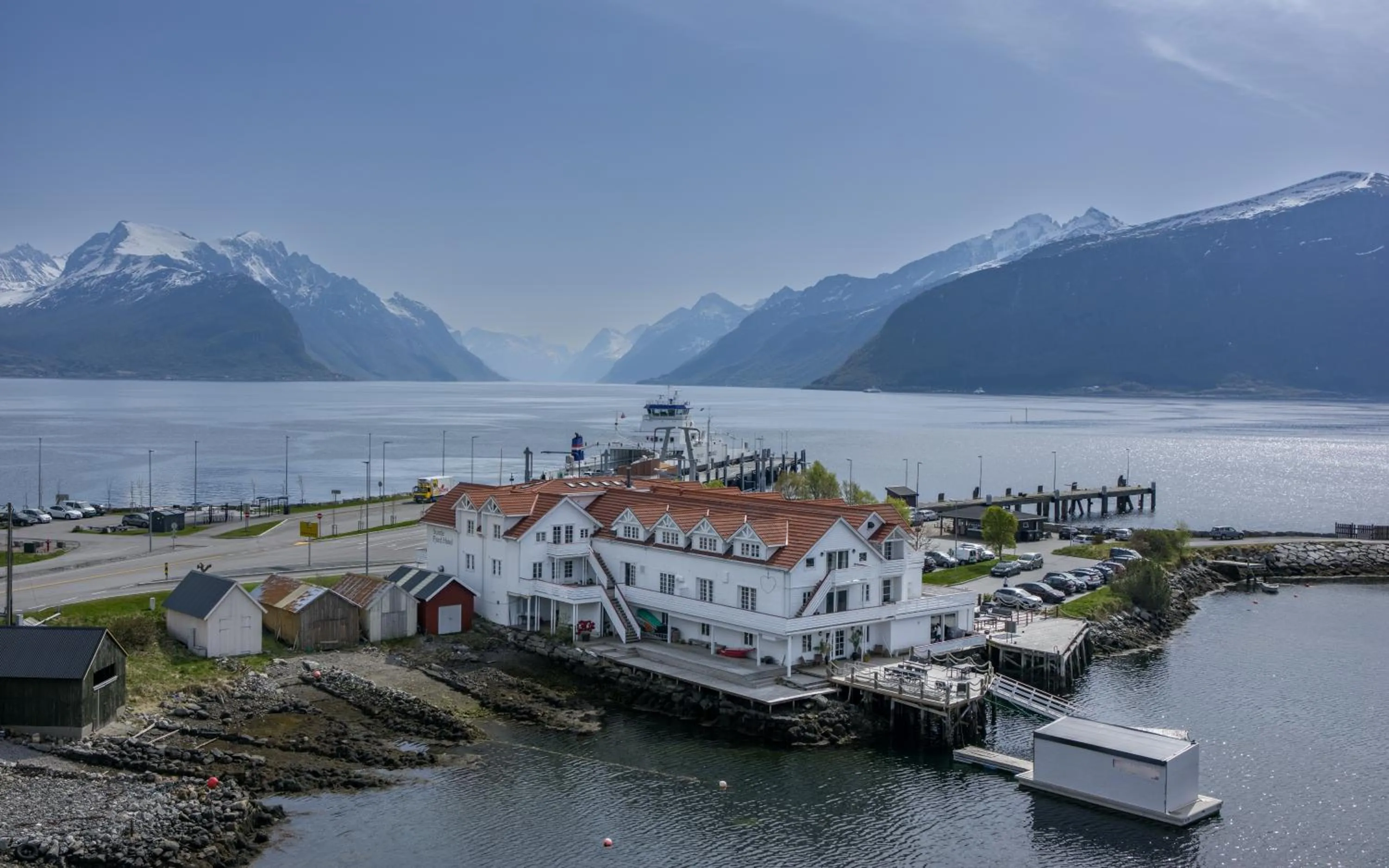 Sunde Fjord Hotel, free and easy parking