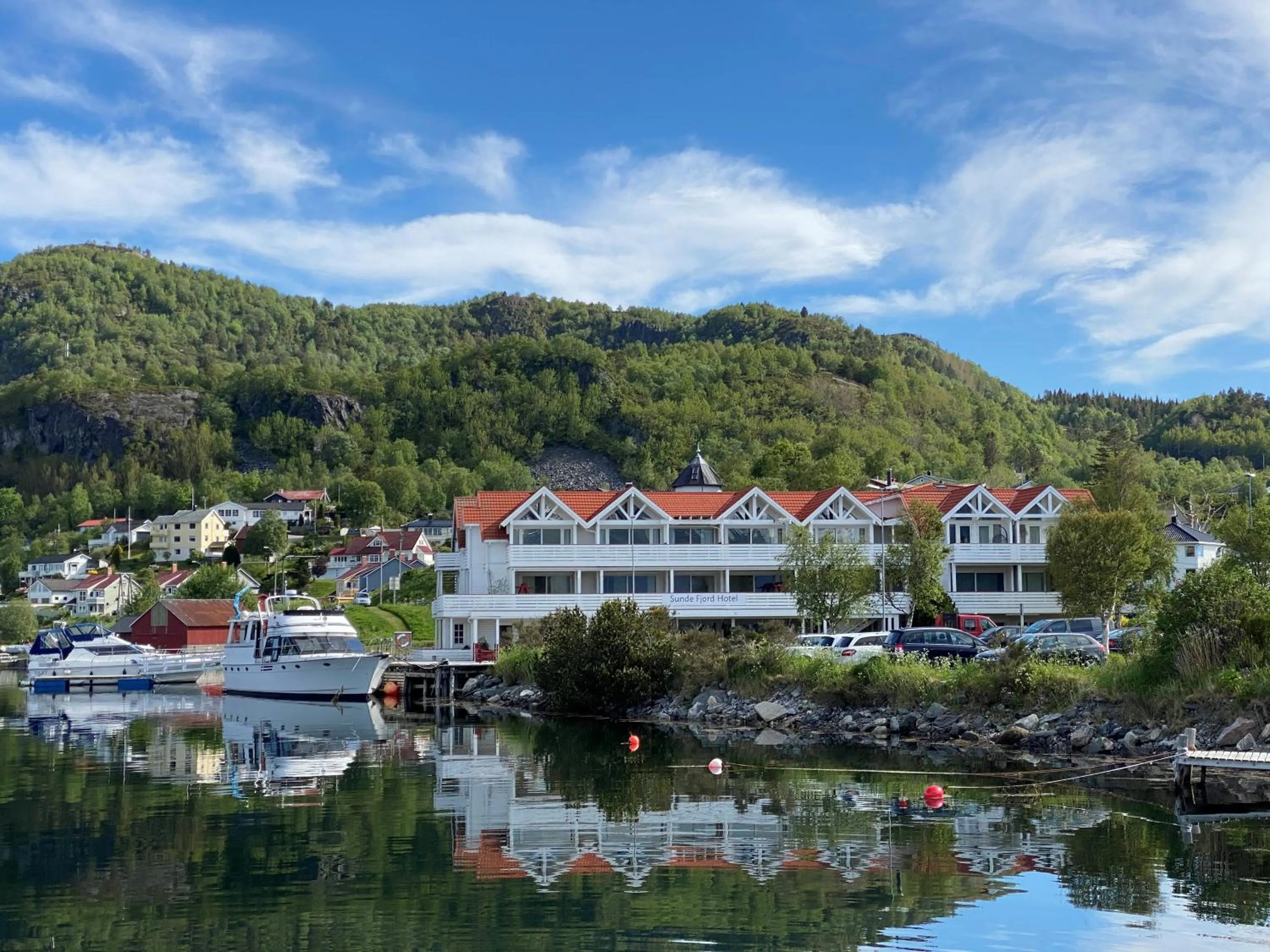 Sunde Fjord Hotel, free and easy parking