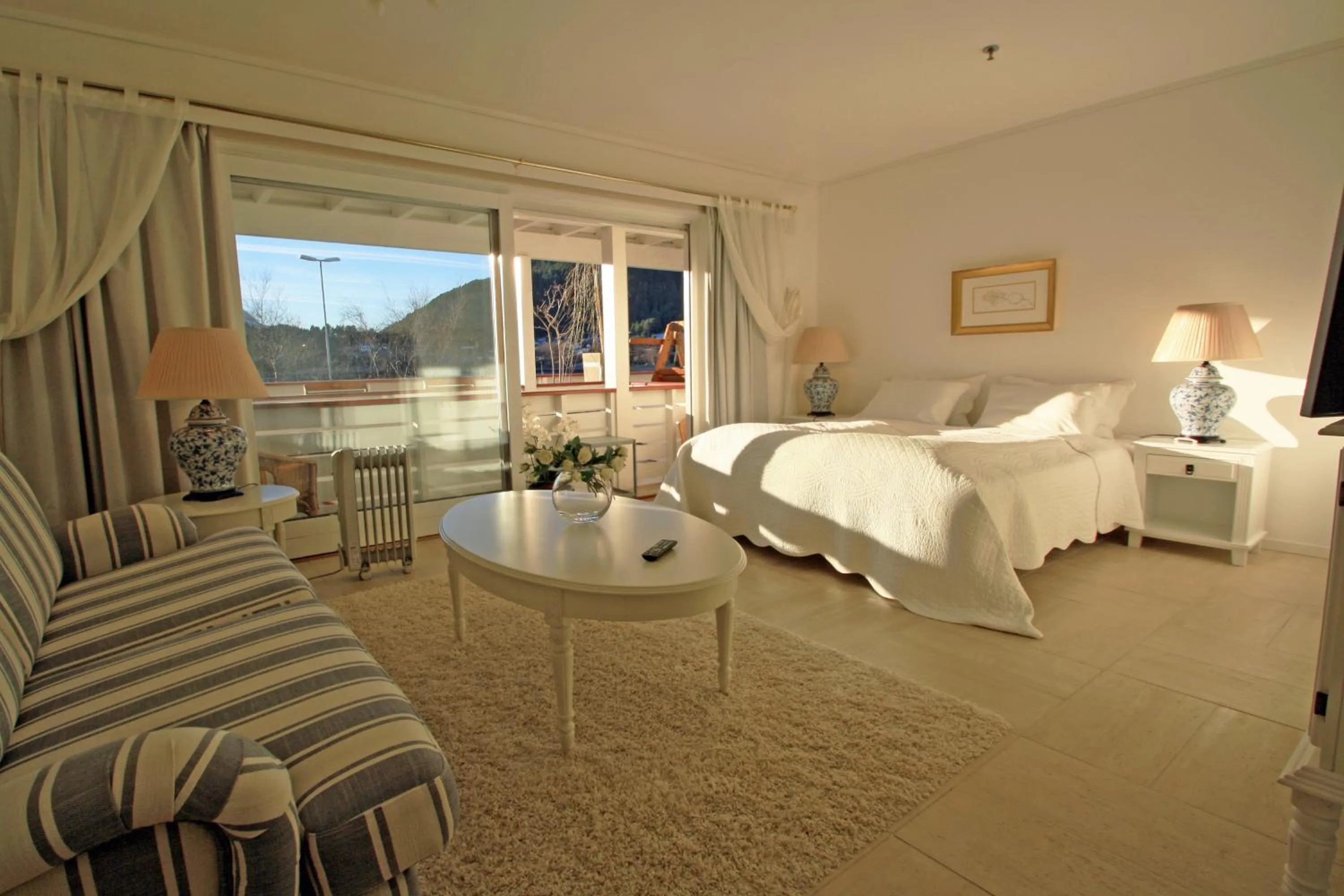 Day, Bed in Sunde Fjord Hotel, free and easy parking