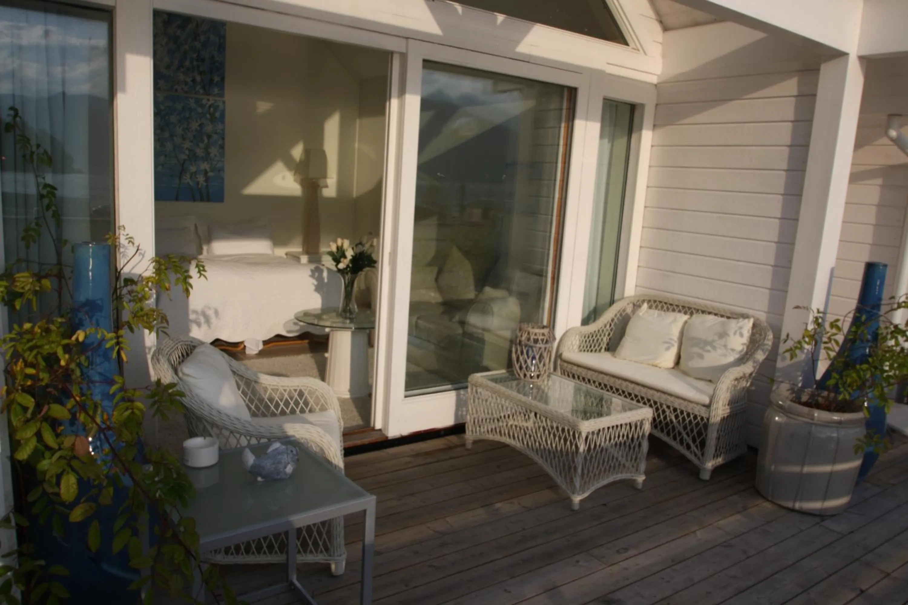 Patio in Sunde Fjord Hotel, free and easy parking