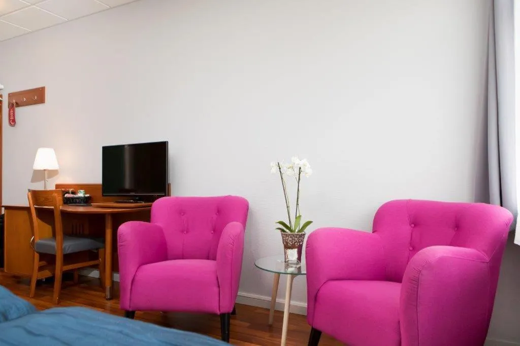 Seating area in Aalesund Airport Hotel