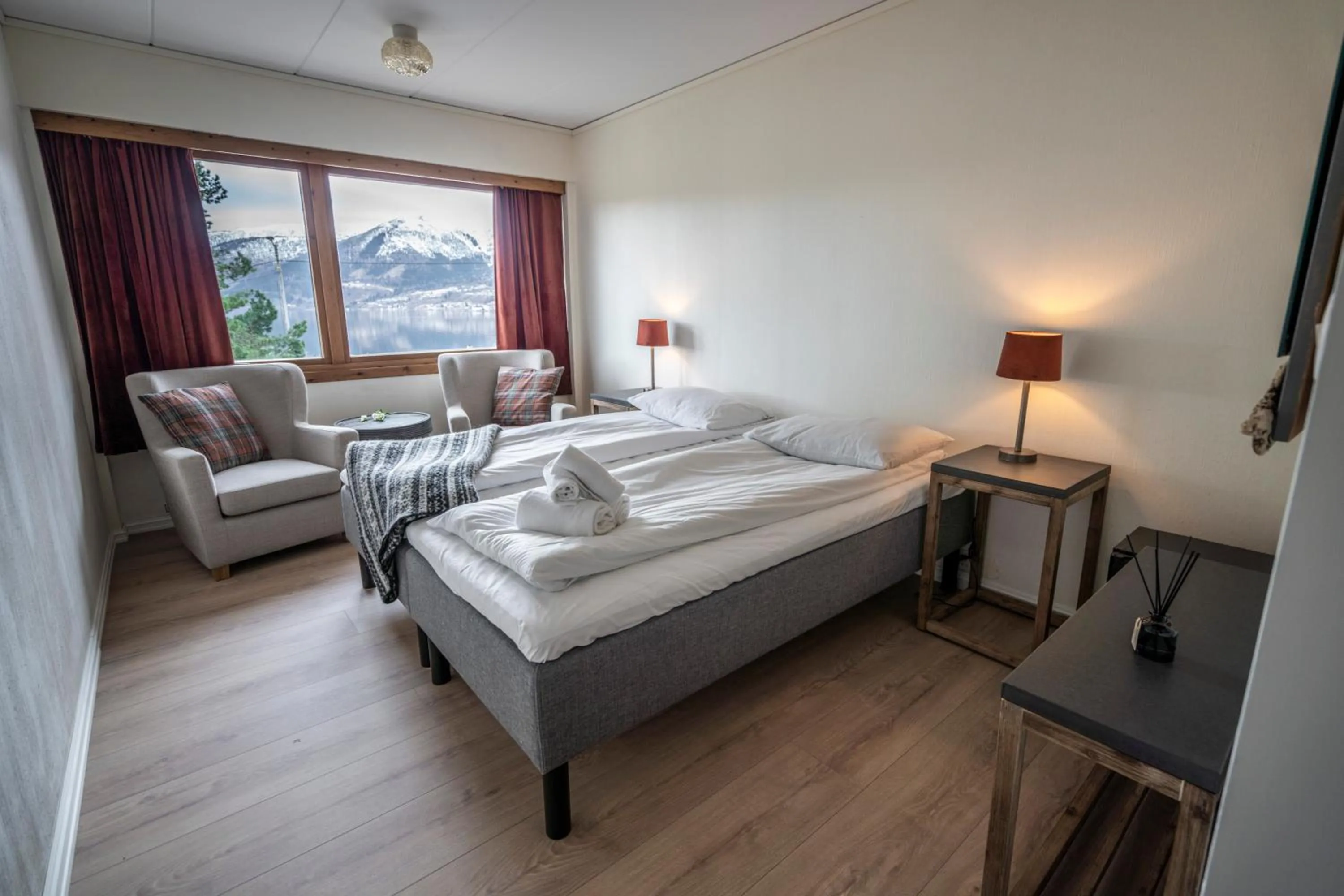 Bedroom, Bed in Dragsvik Fjordhotel