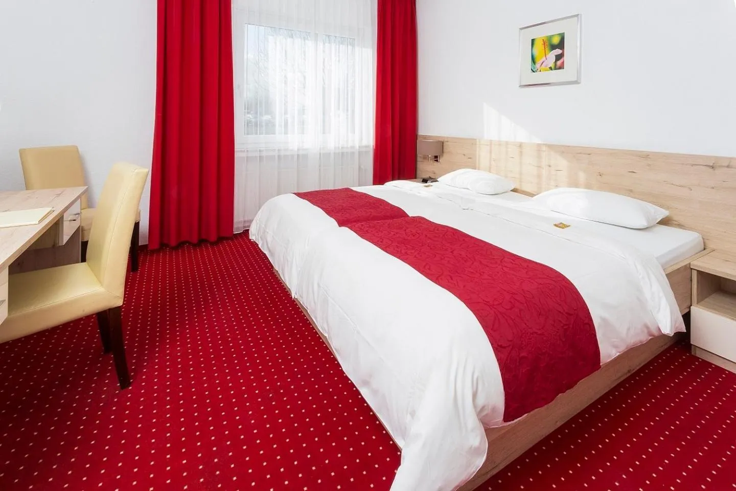 Photo of the whole room, Bed in Hanse Hotel