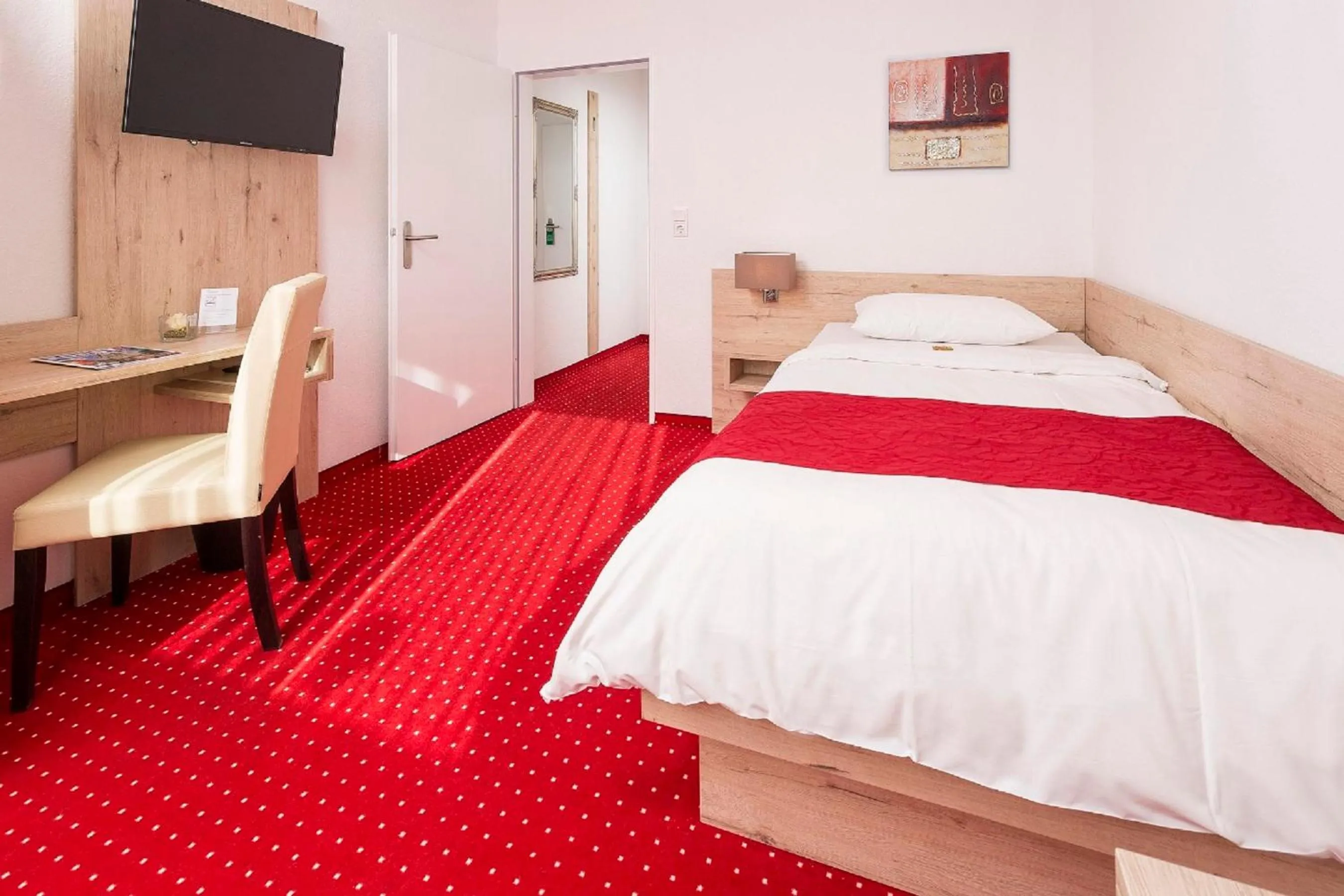 Photo of the whole room, Bed in Hanse Hotel