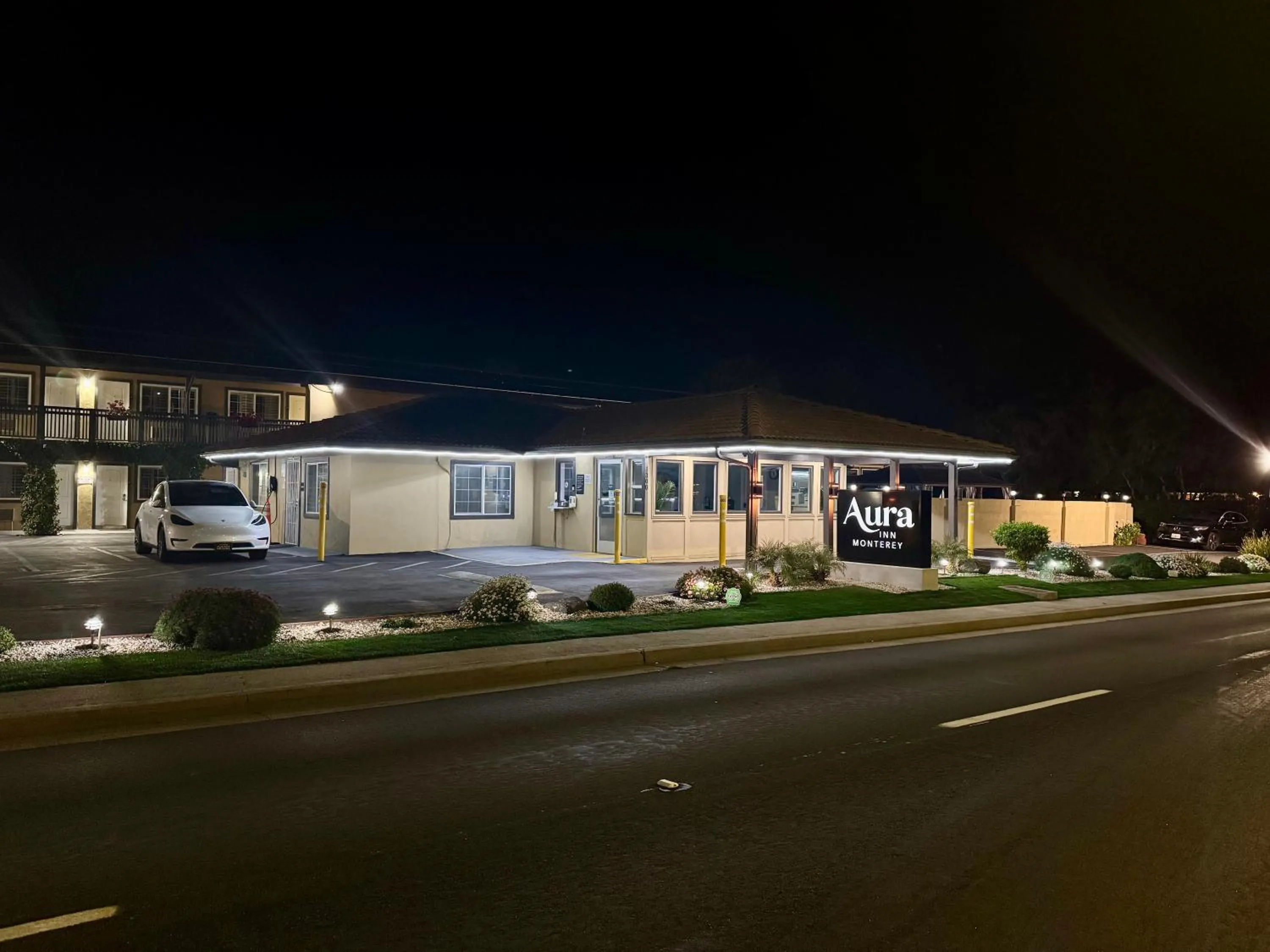 Night in Aura Inn Monterey