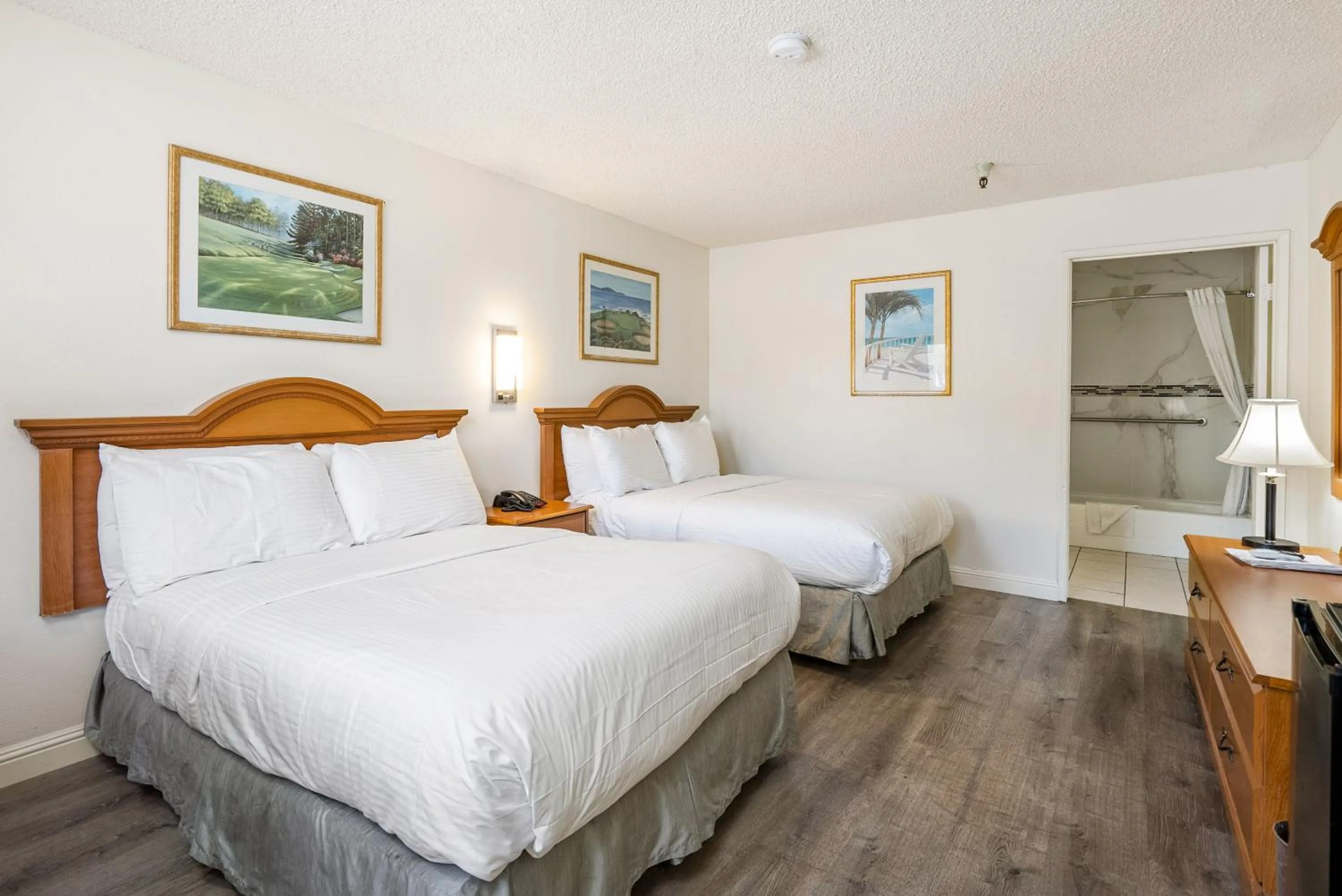 Bed in DOWNTOWN SLO INN - SAN LUIS OBISPO