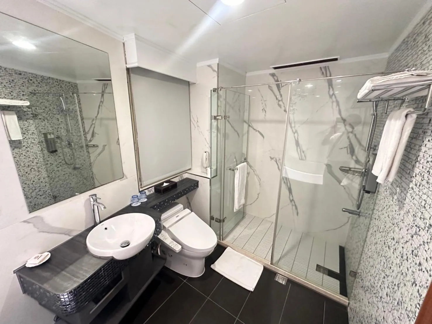 Shower in Beauty Hotels - Star Beauty Resort