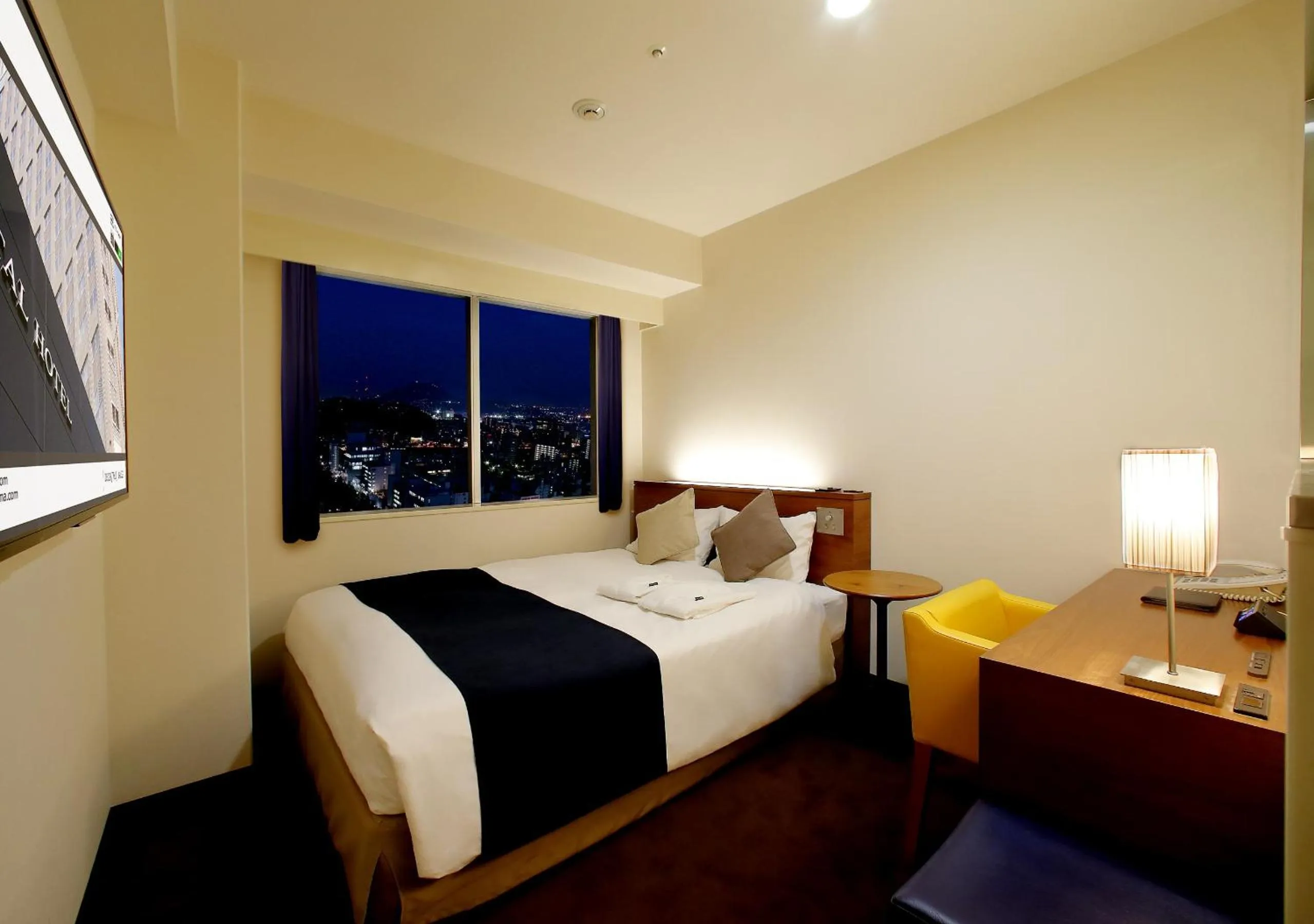 Bed in Oriental Hotel Hiroshima