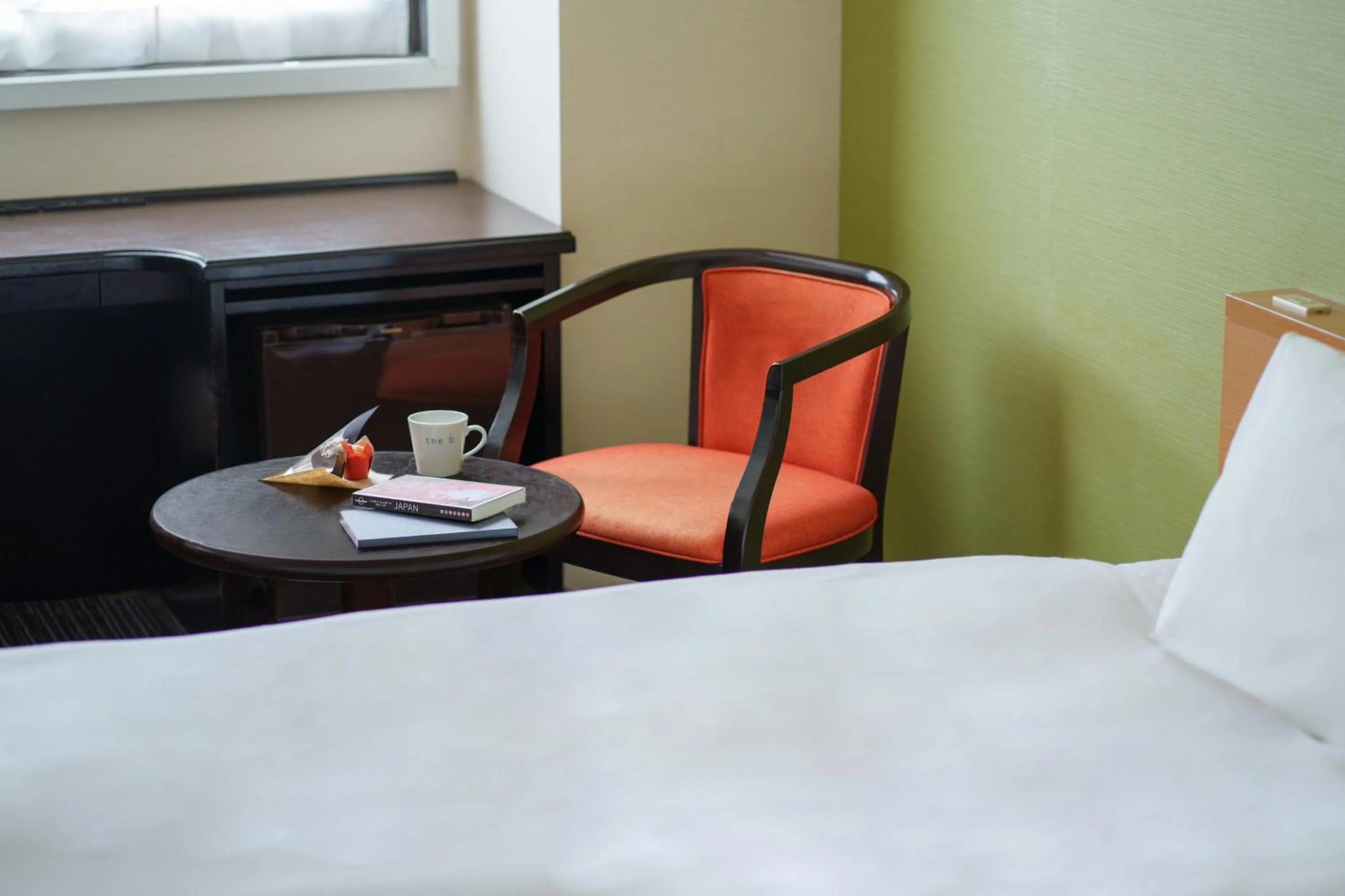 Photo of the whole room, Bed in the b hakata