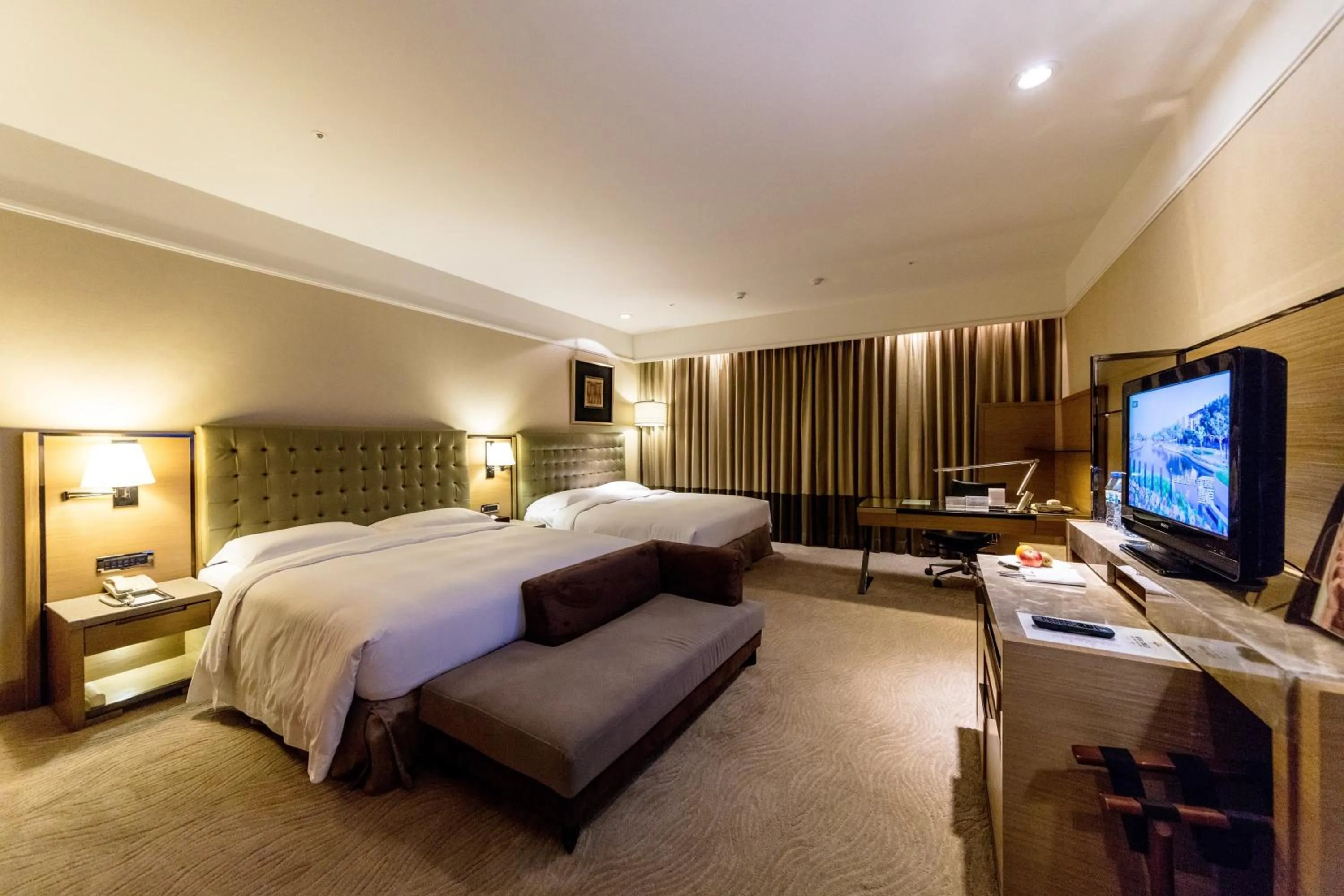 Bed in Fullon Hotel Taipei, Central