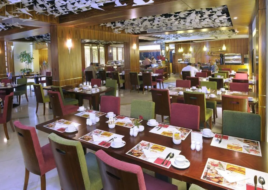 Restaurant/places to eat in Eastyard Khobar Hotel - Formerly Ramada by Wyndham Khobar