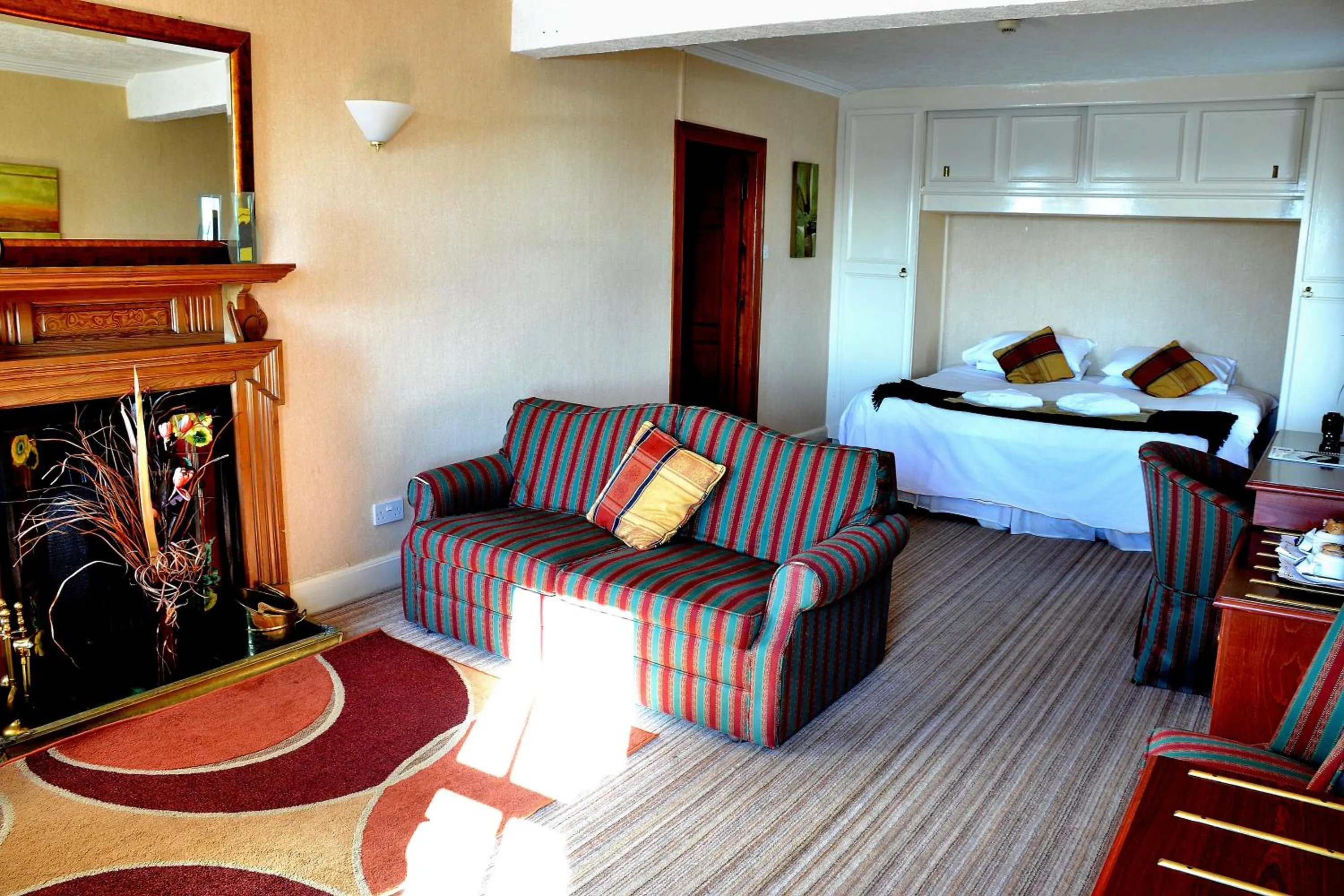 Seating area, Bed in Crown hotel