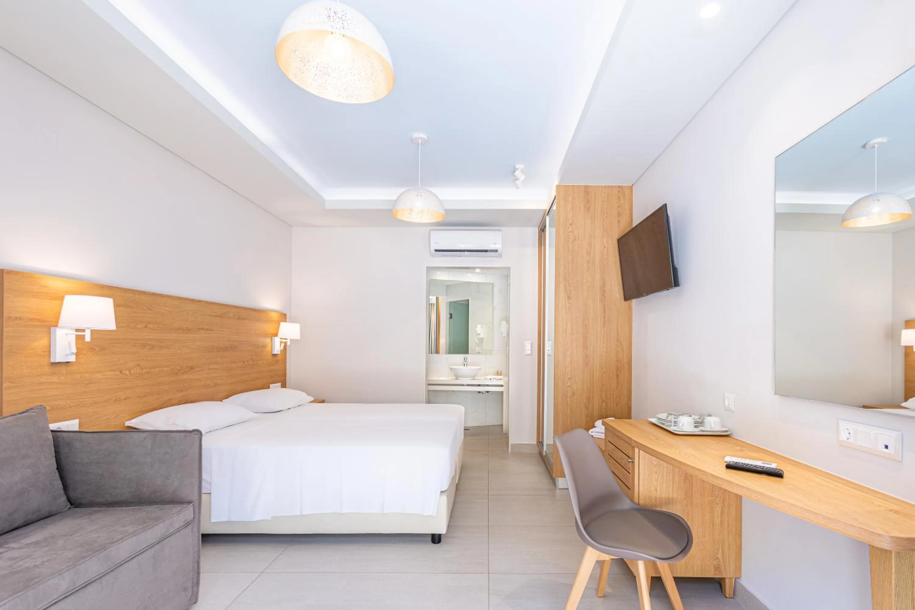 Photo of the whole room, Bed in Anna Maria Village