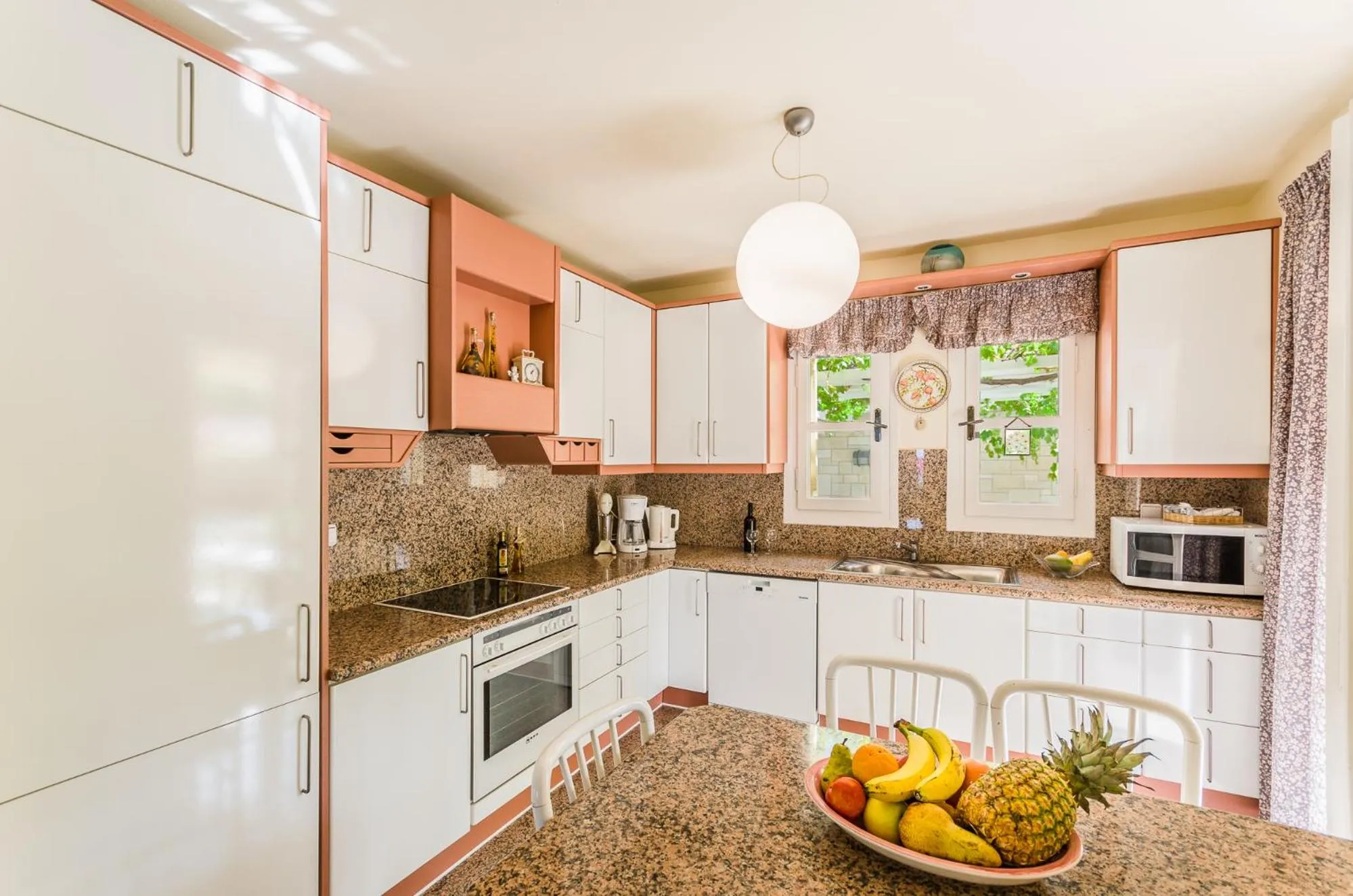 Kitchen or kitchenette in Anna Maria Village