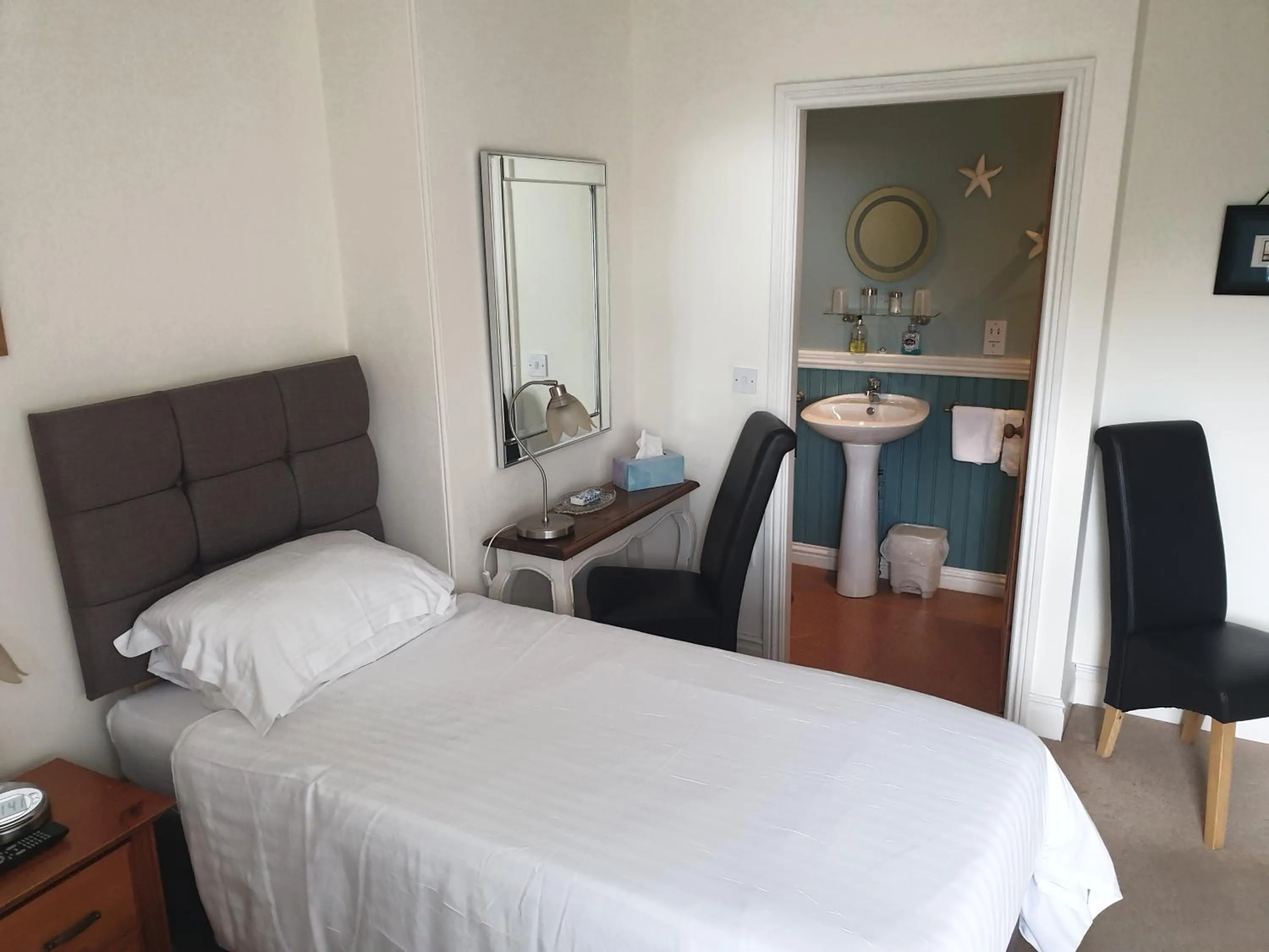 Bedroom, Bed in Ugiebrae House Bed & Breakfast