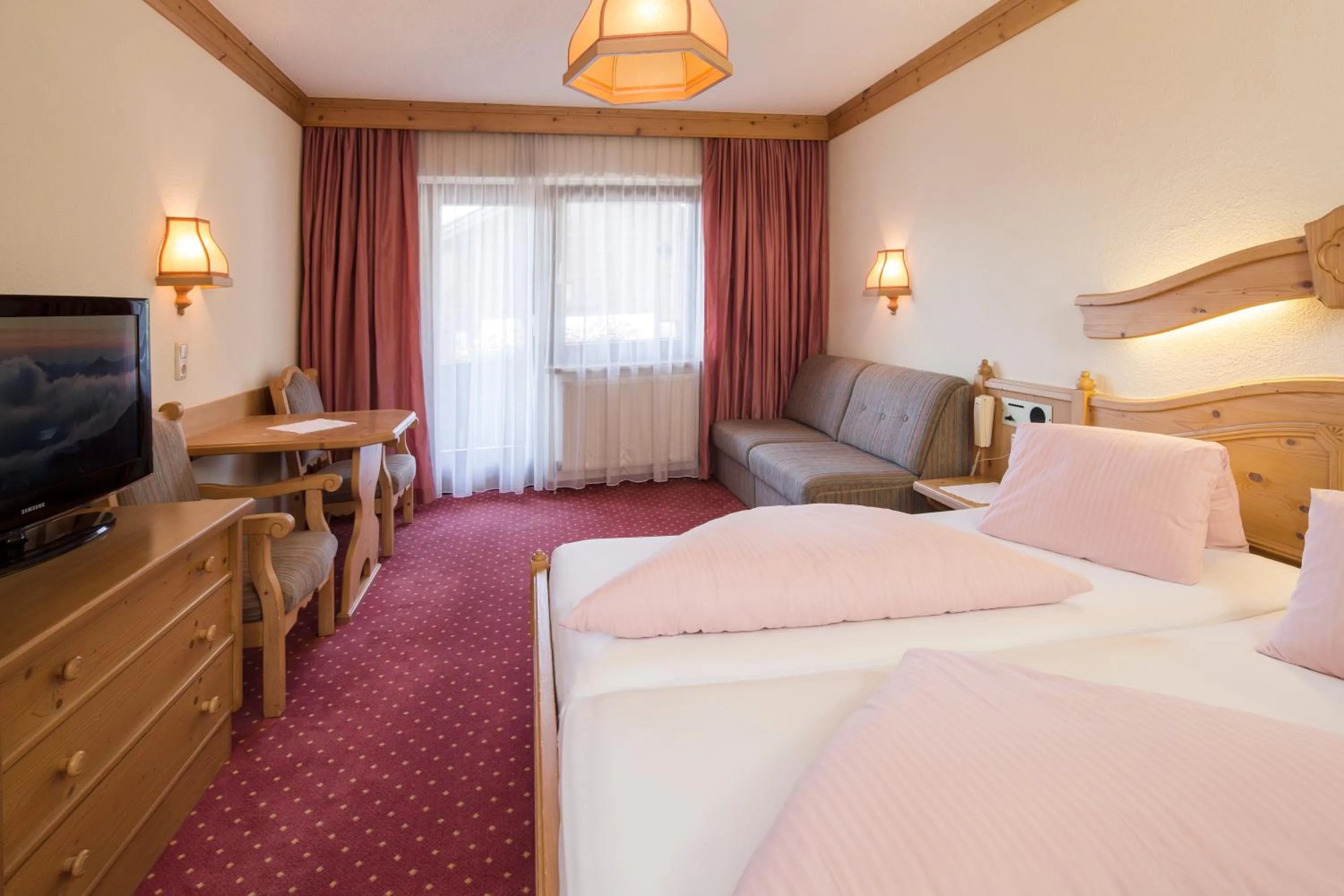 Bed in Hotel Jenbacherhof B&B