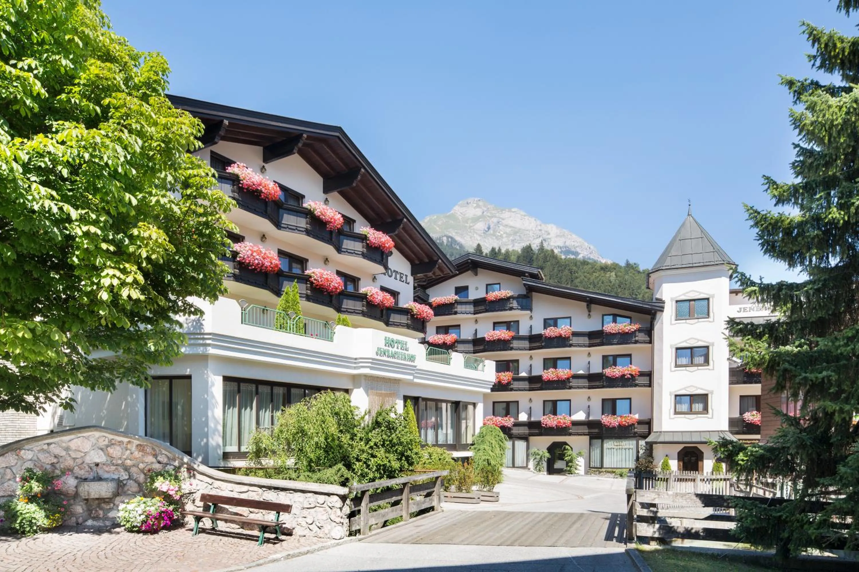 Facade/entrance in Hotel Jenbacherhof B&B