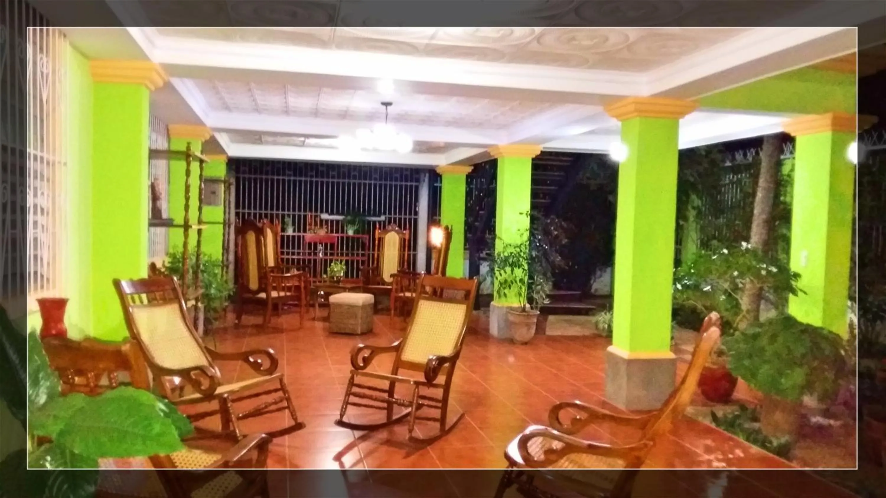 Communal lounge/ TV room in Hostal San Antonio