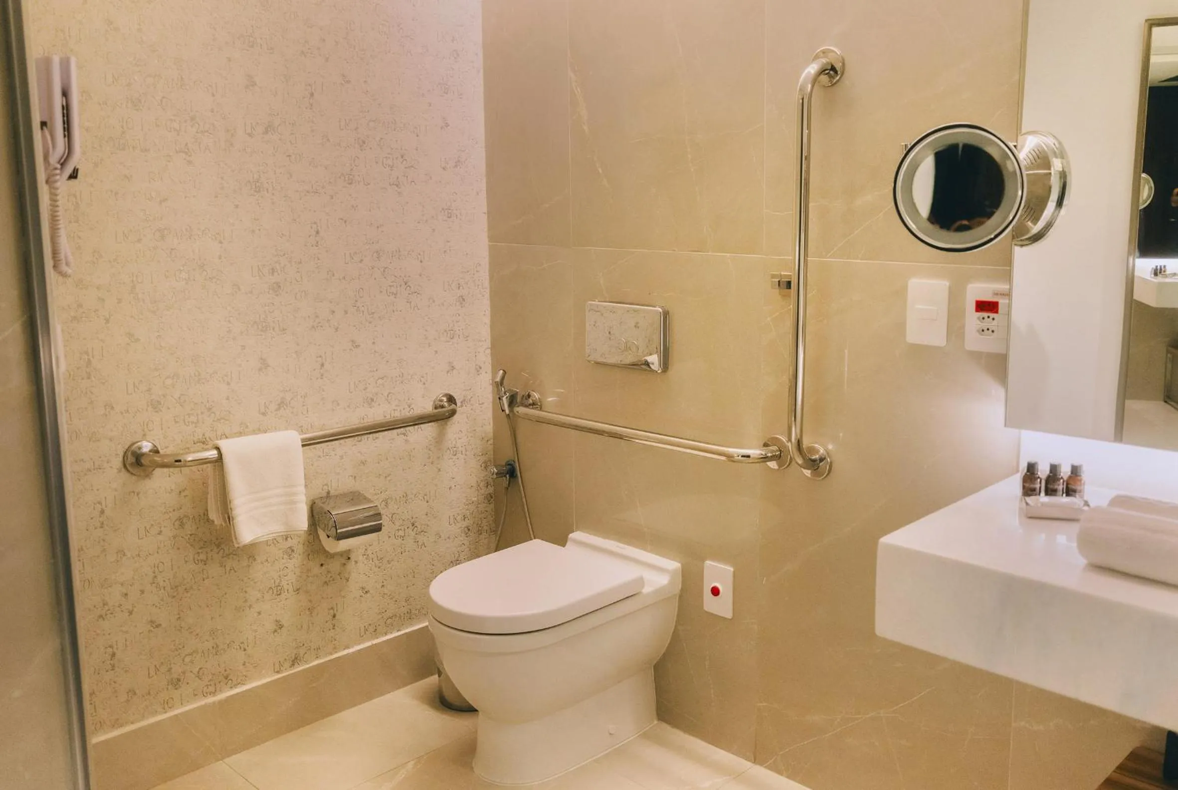 Toilet in Hotel Nacional Rio de Janeiro - OFICIAL