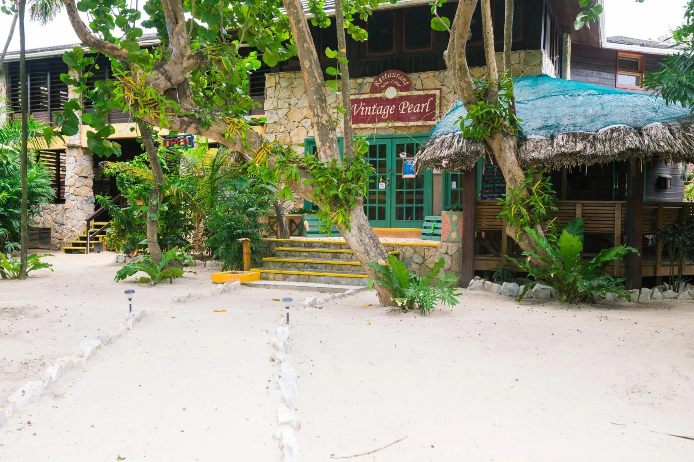 Restaurant/places to eat in Bananarama Dive & Beach Resort