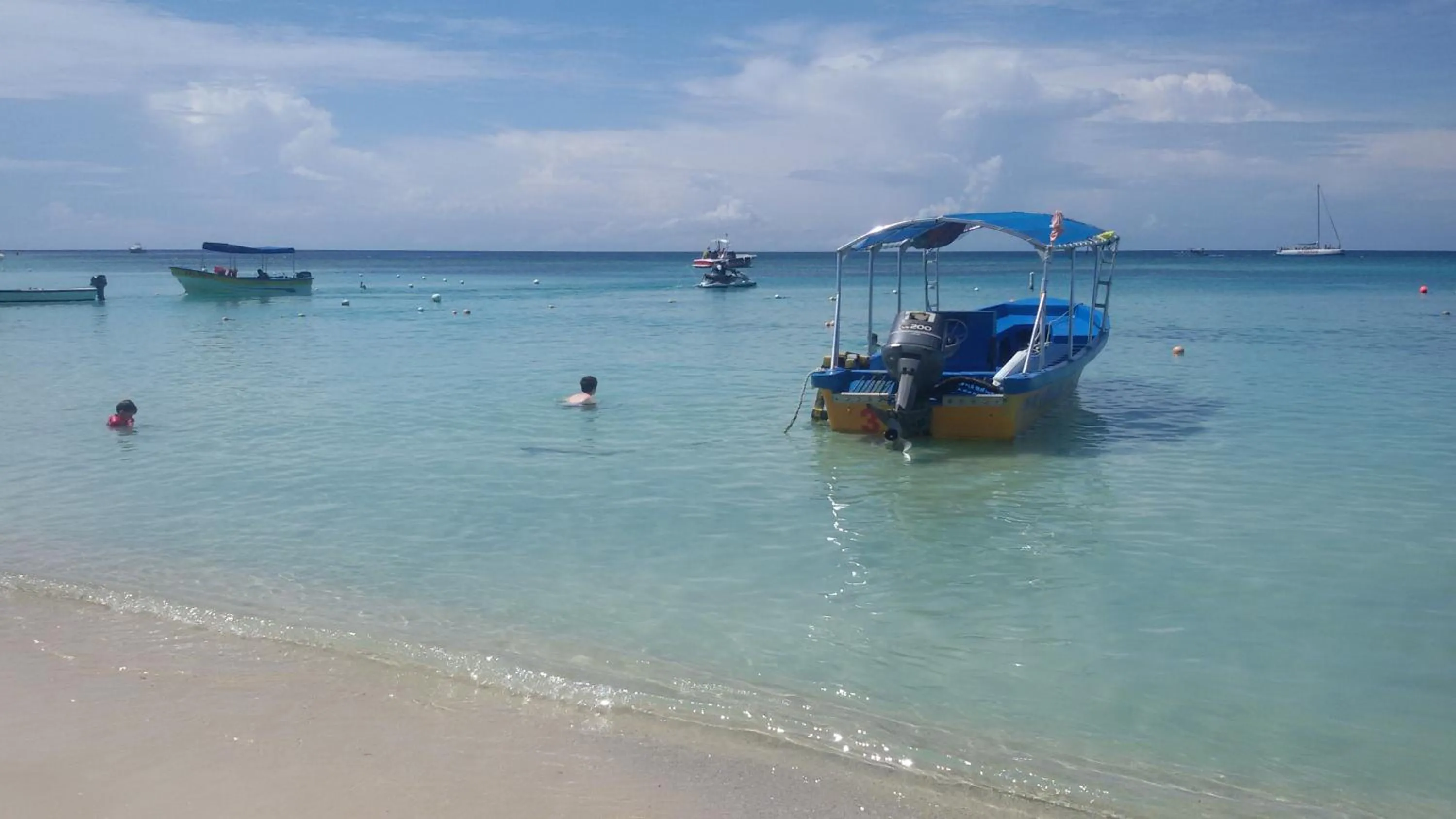 Beach in Bananarama Dive & Beach Resort