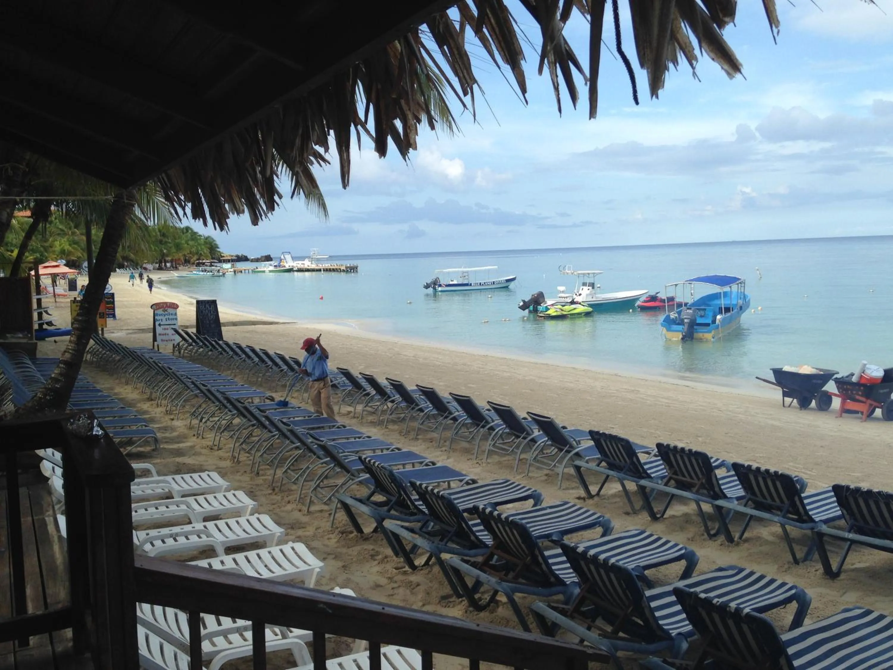 Beach in Bananarama Dive & Beach Resort
