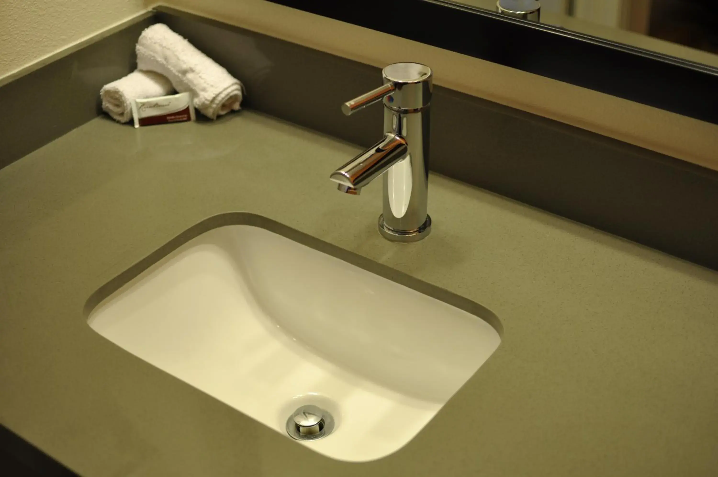 Deluxe Two Full Bed with Bathtub - Non Smoking in Motel 6 Maple/Main Deluxe Two Full Bed with Bathtub - Non Smoking in Motel 6 Maple/Main