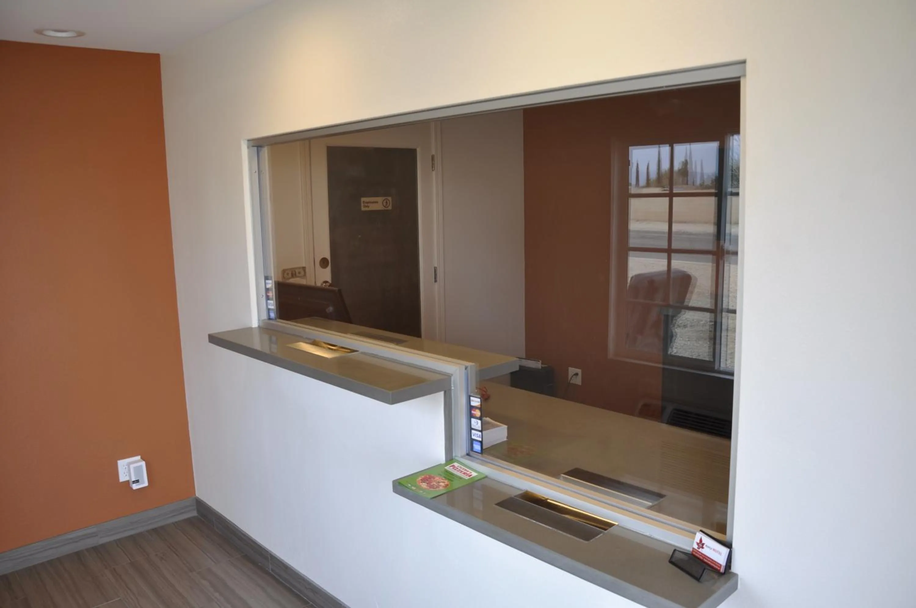 Lobby or reception in Motel 6 Maple/Main