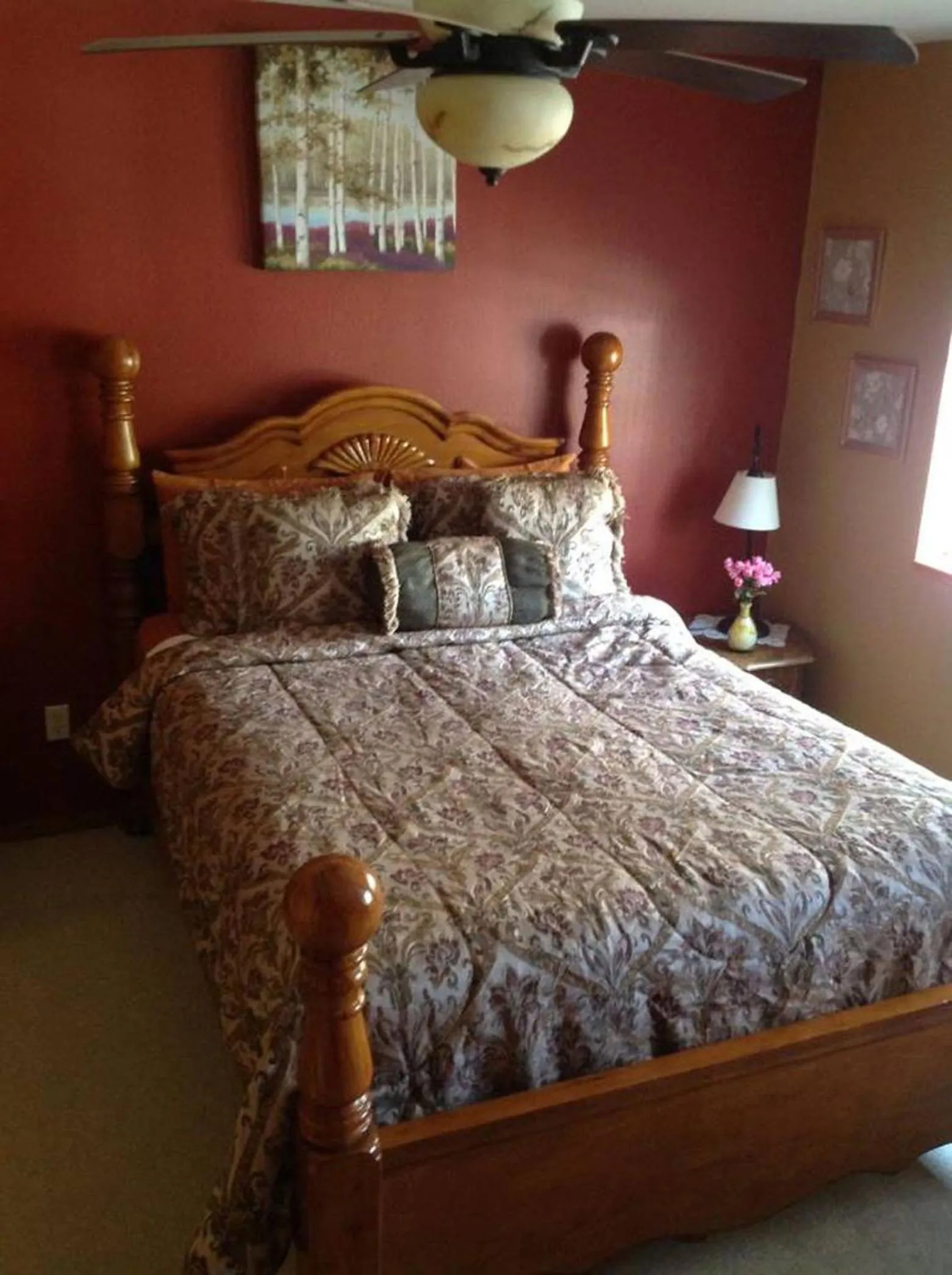 Bed in A Hyde Away Inn B&B