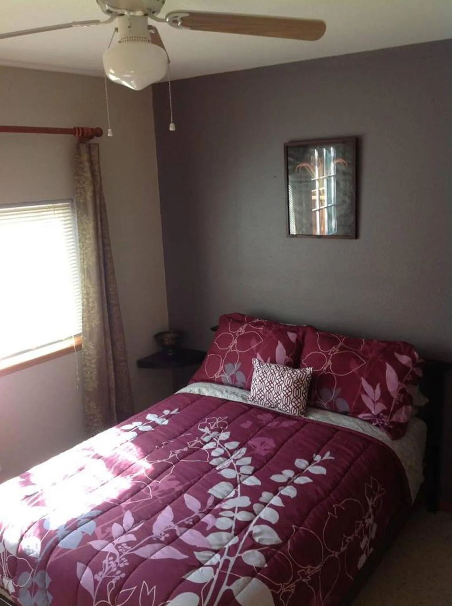 Bed in A Hyde Away Inn B&B