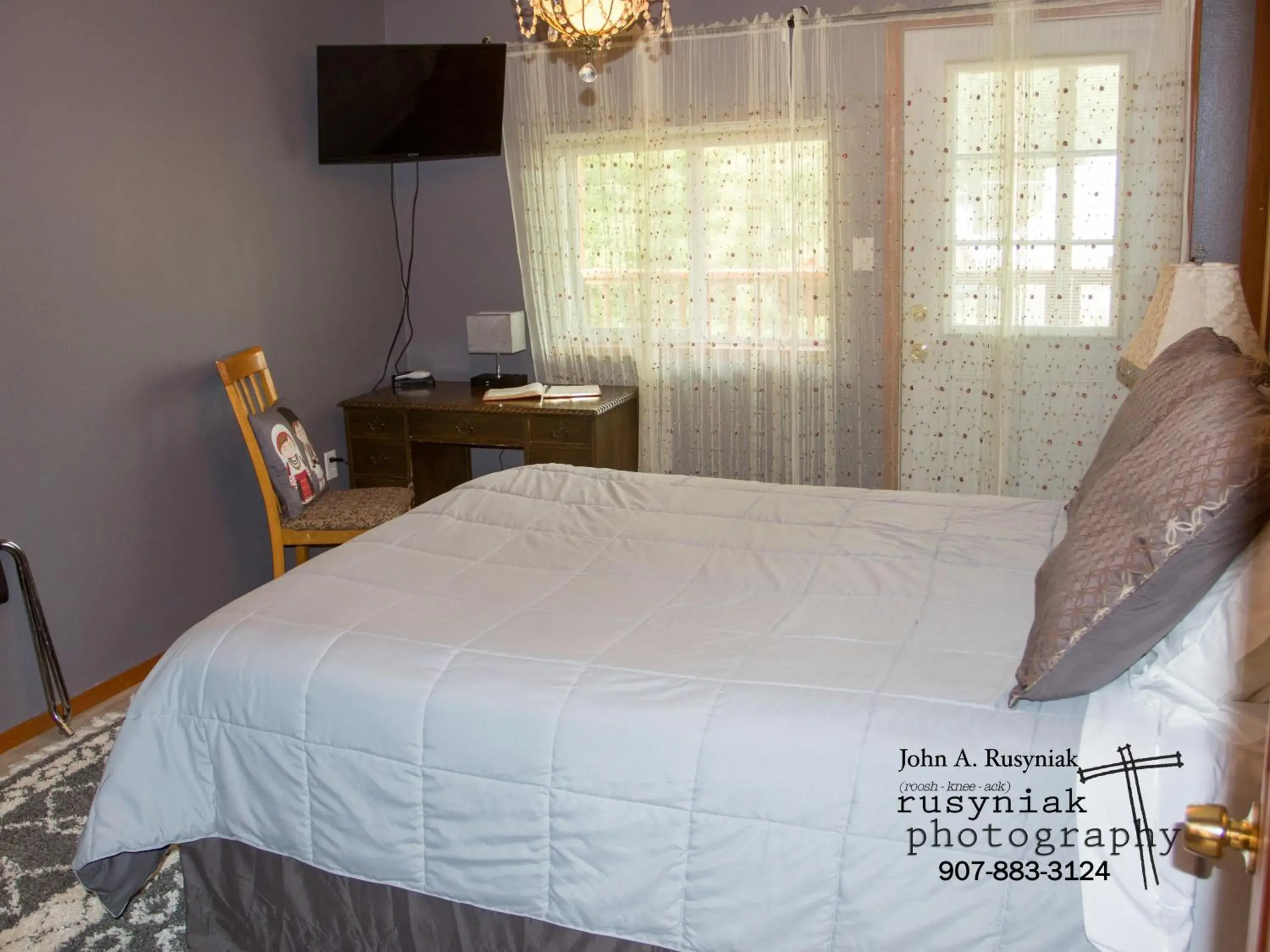 Queen Room with Garden View in A Hyde Away Inn B&B Queen Room with Garden View in A Hyde Away Inn B&B