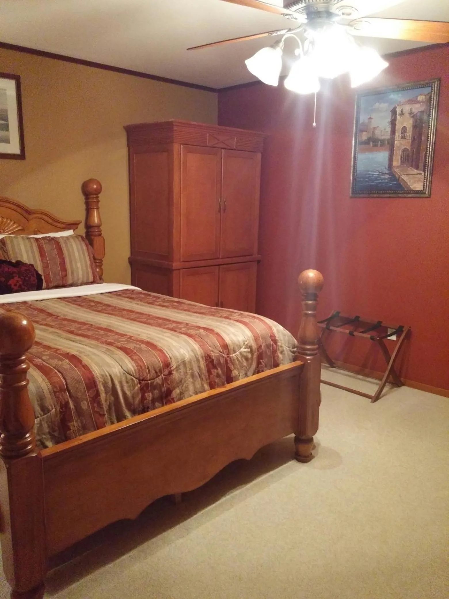 Bedroom, Bed in A Hyde Away Inn B&B