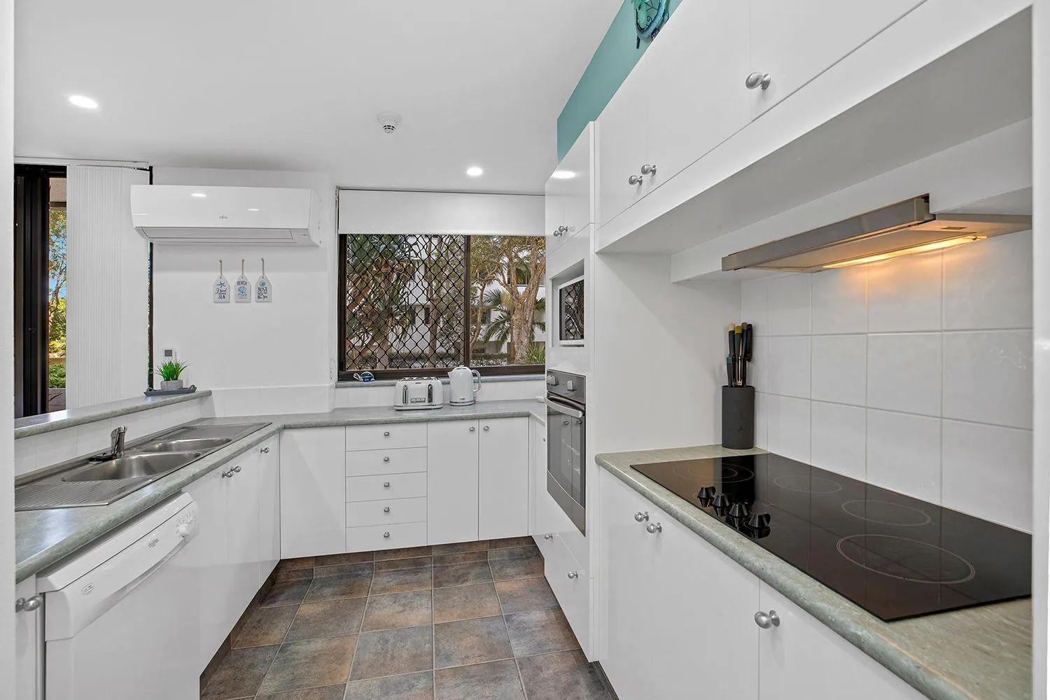 Kitchen or kitchenette in Pacific Towers Beach Resort