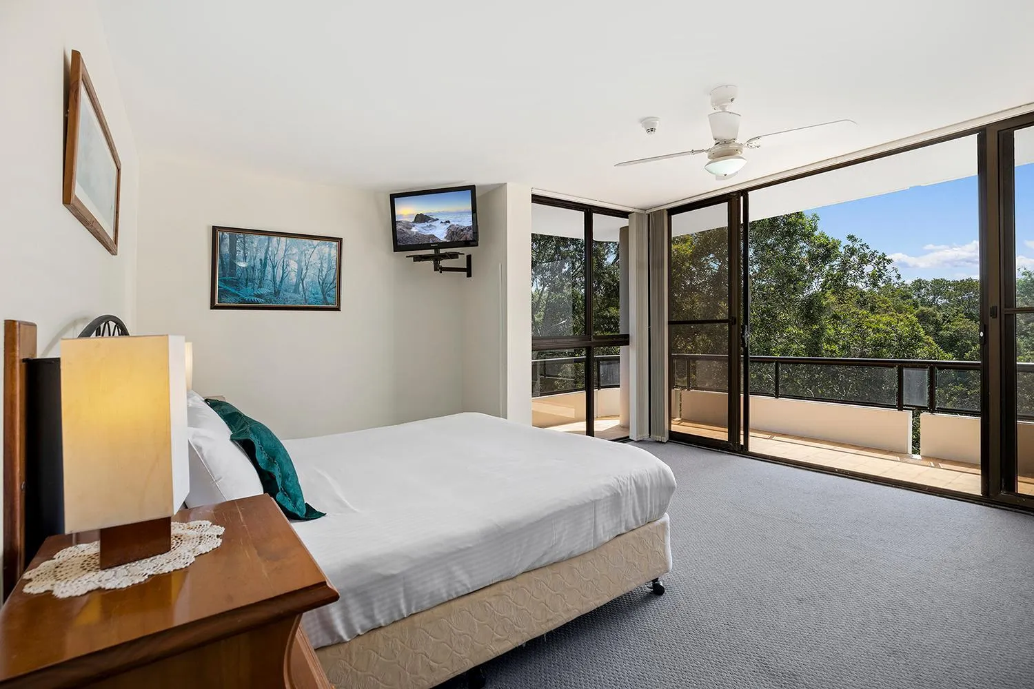 Bedroom, Bed in Pacific Towers Beach Resort