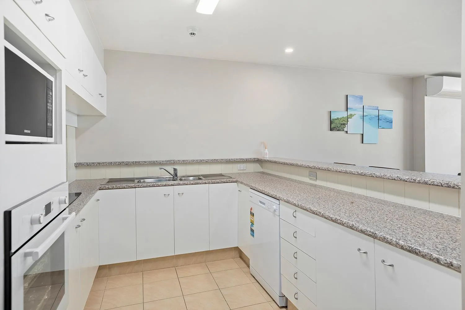 Kitchen or kitchenette in Pacific Towers Beach Resort