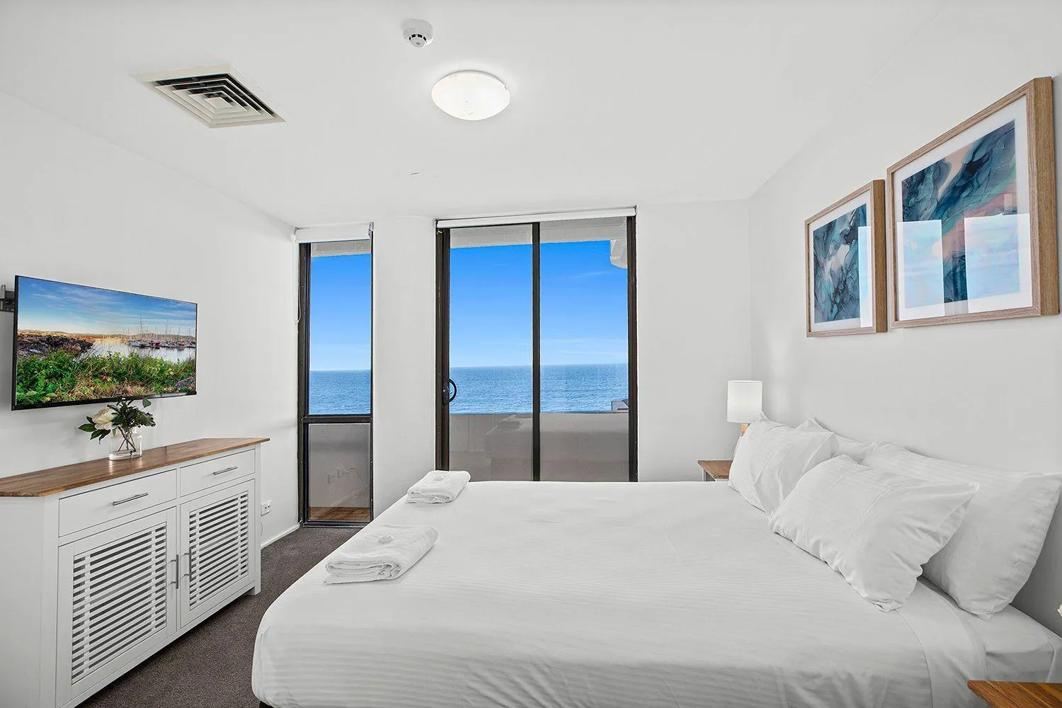 Bedroom, Bed in Pacific Towers Beach Resort