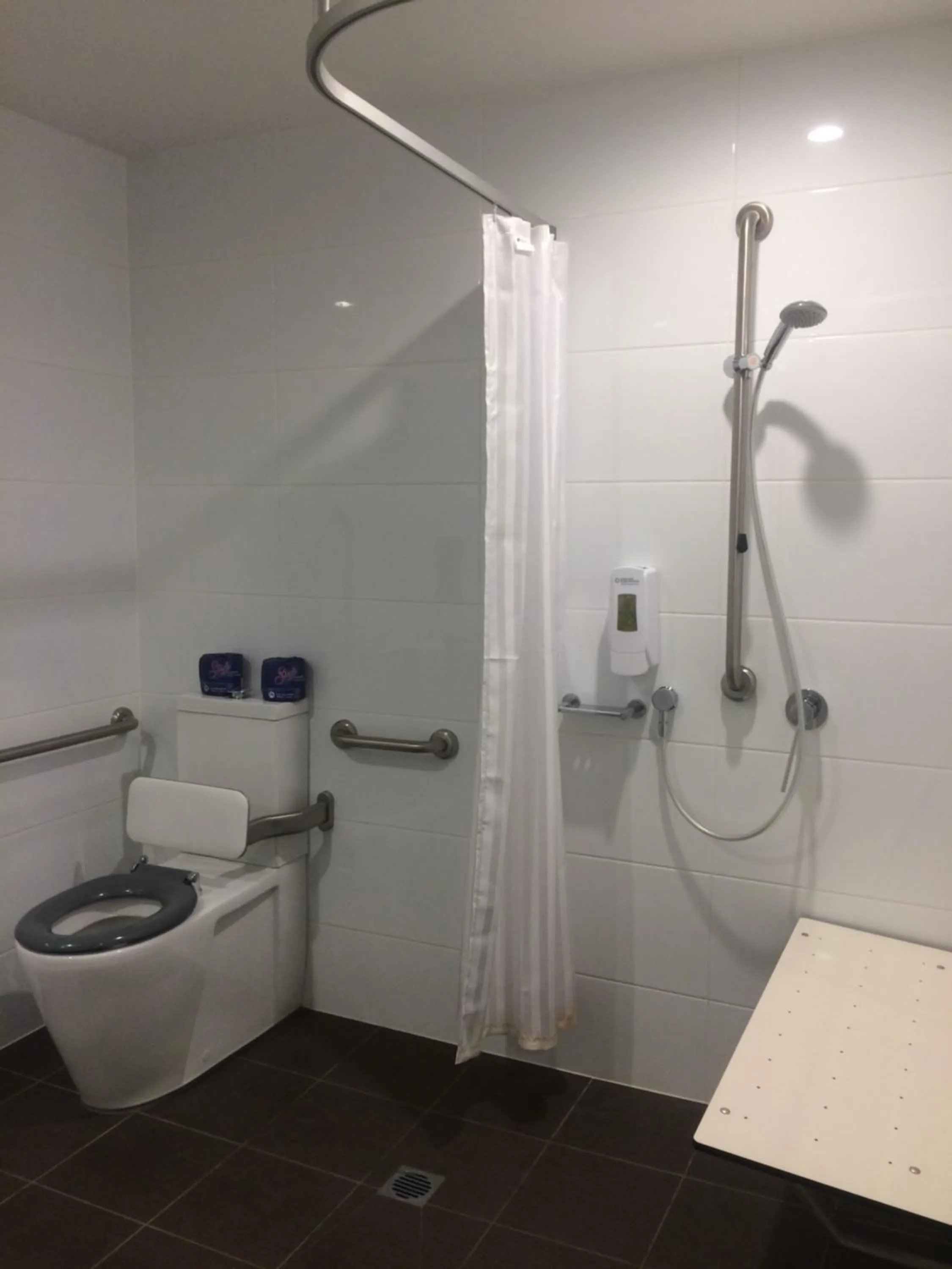 Bathroom in Leumeah Lodge