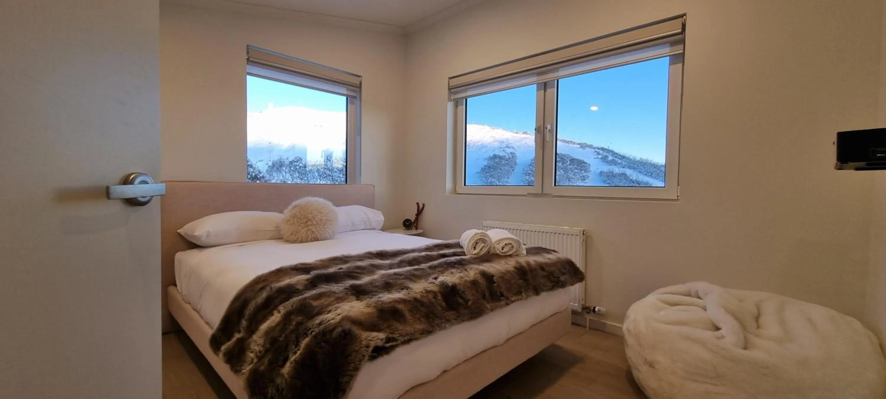 Bed in Cedarwood Apartments