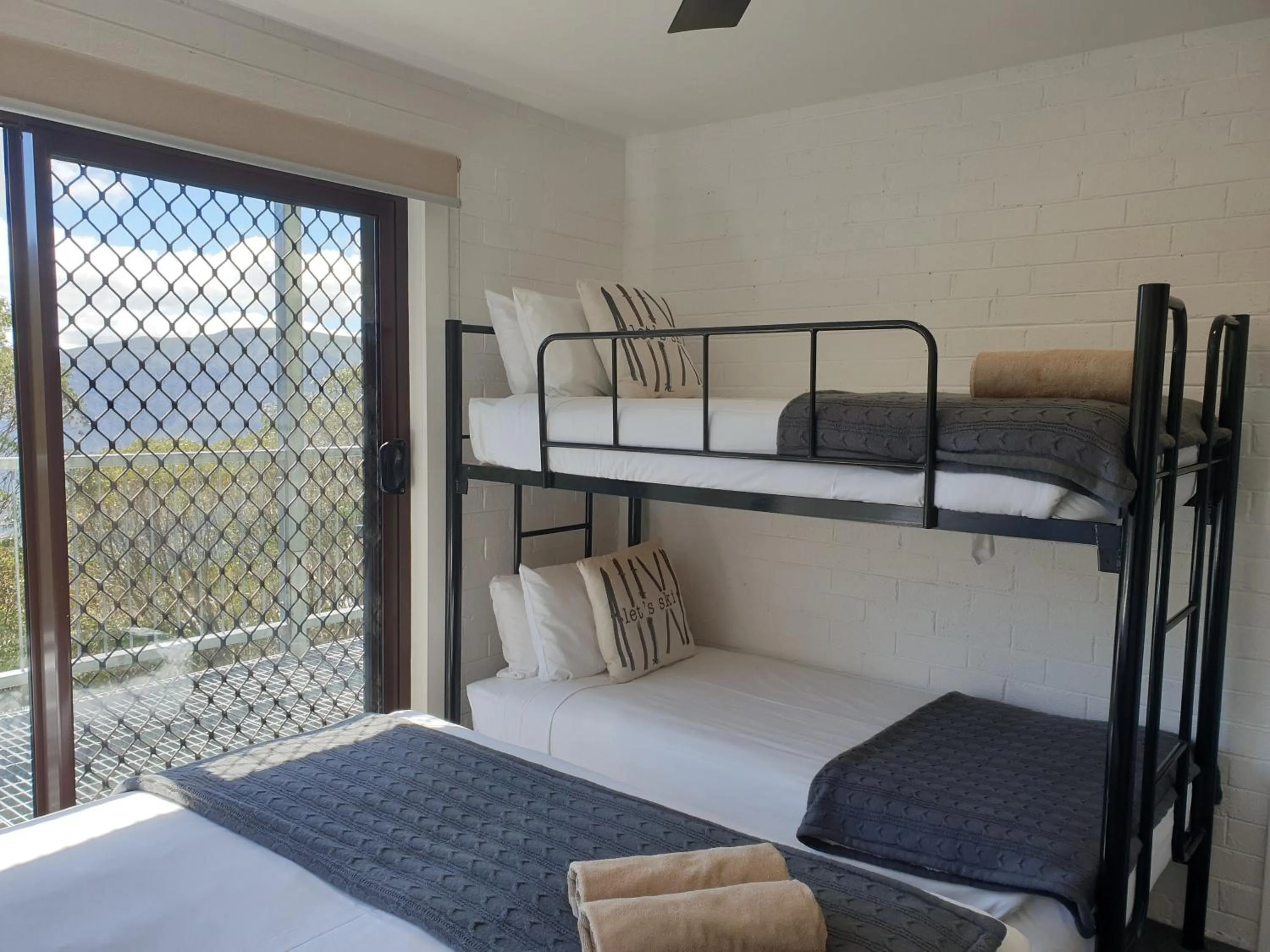 Bed in Cedarwood Apartments