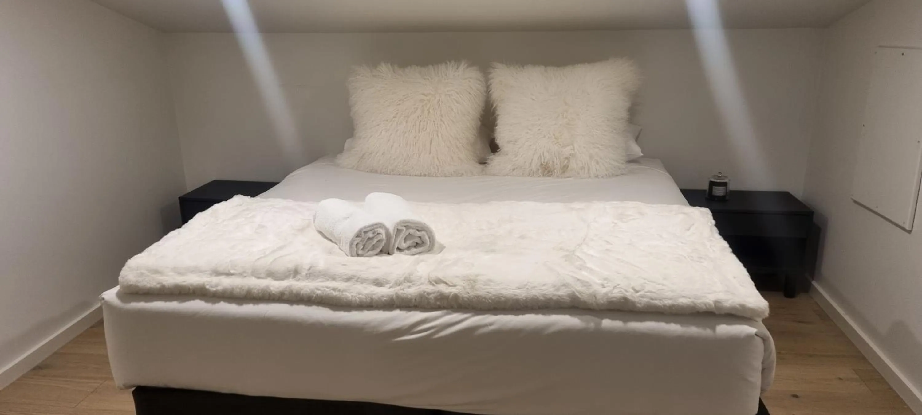 Bed in Cedarwood Apartments