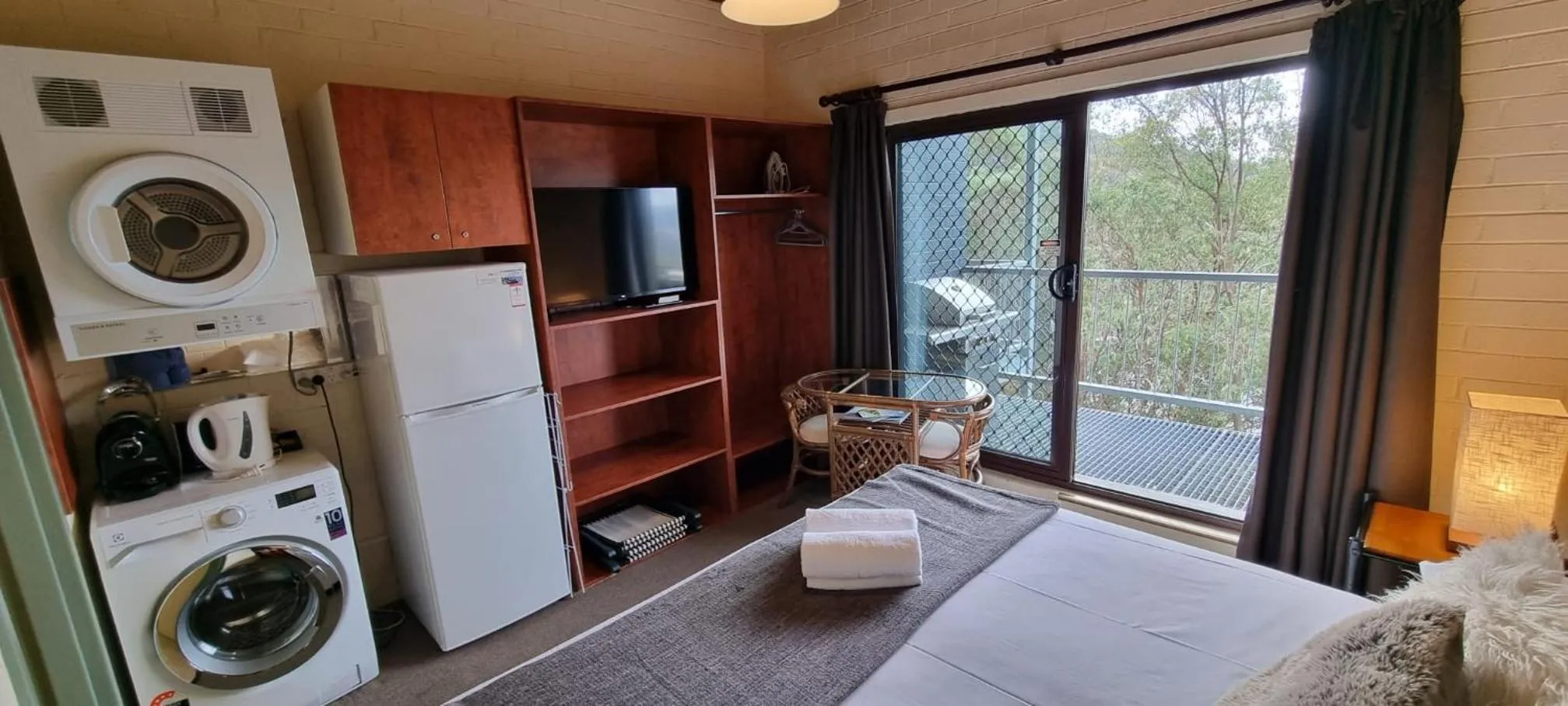 Bed in Cedarwood Apartments