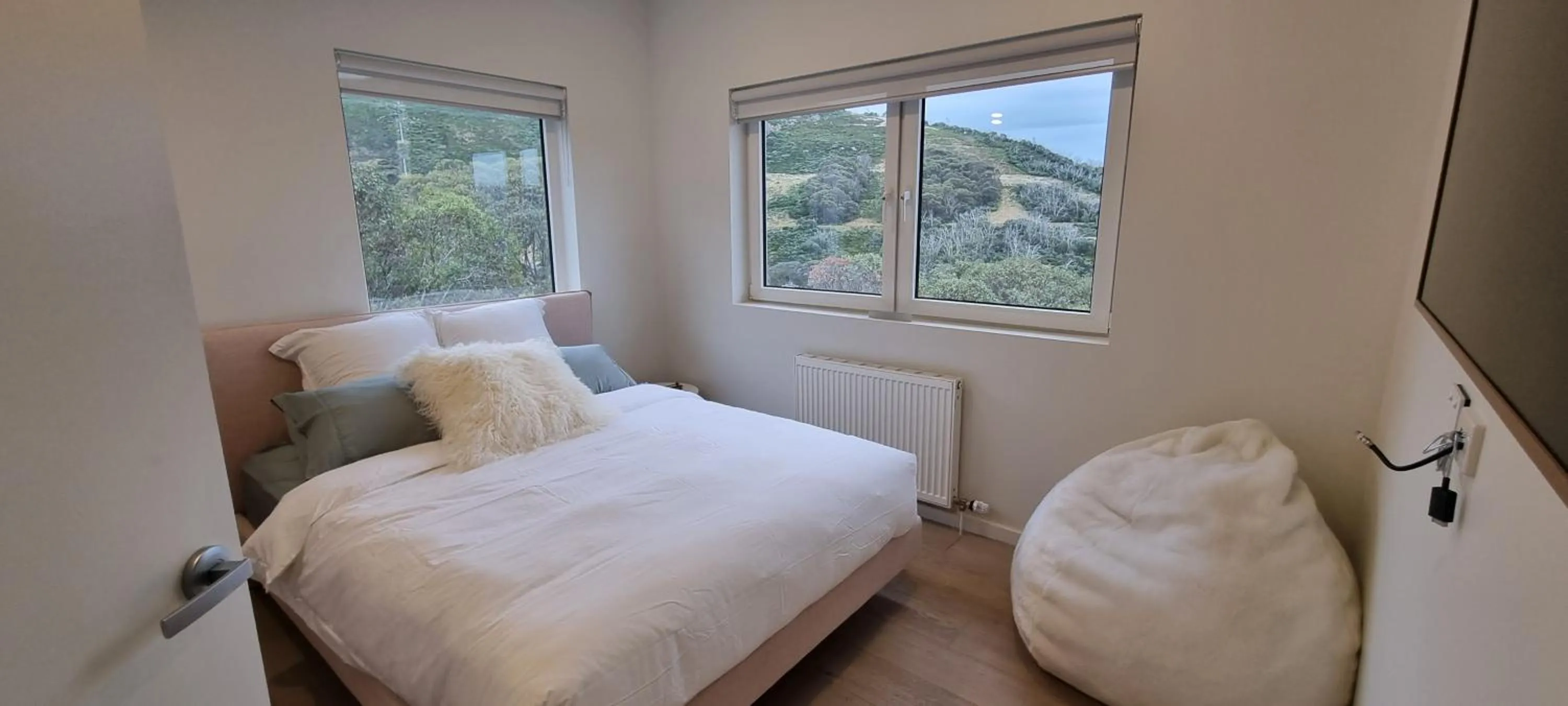 Bed in Cedarwood Apartments