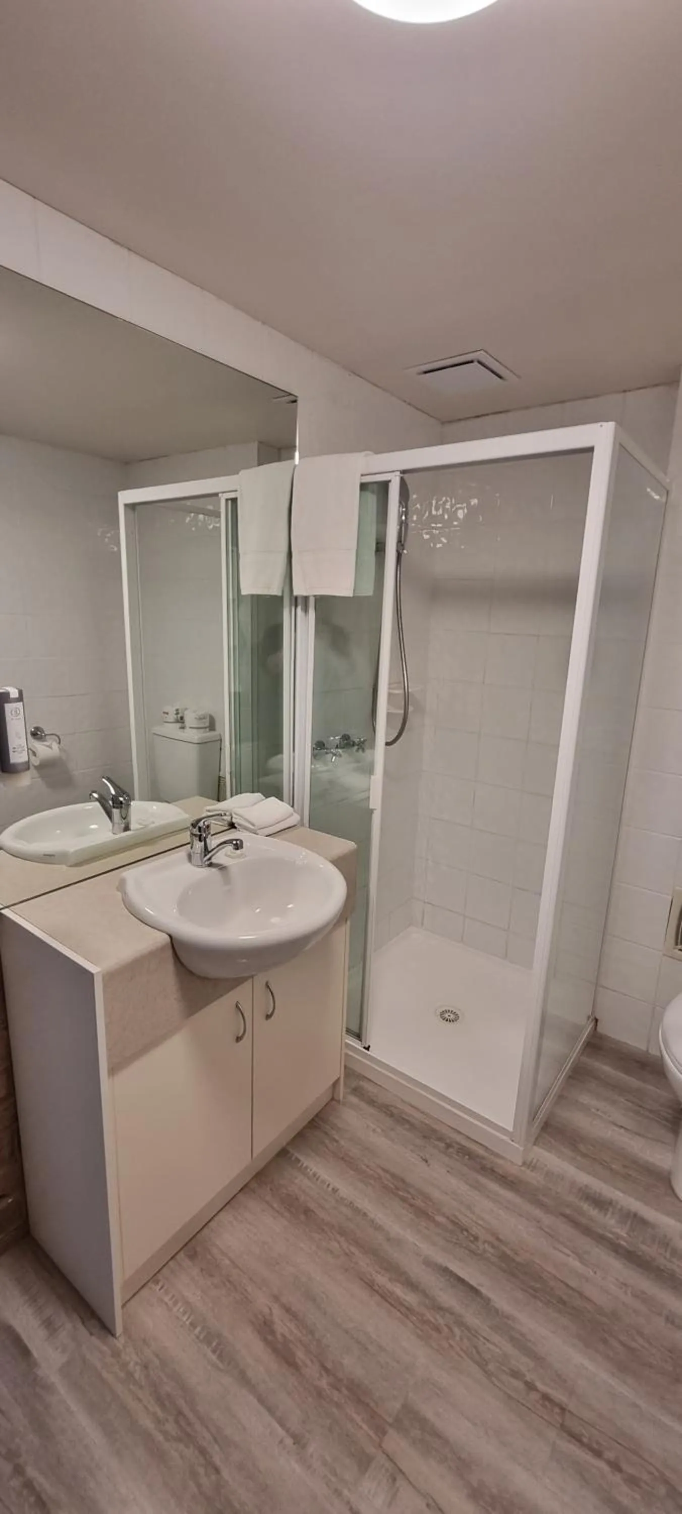 Cedarwood Apartments