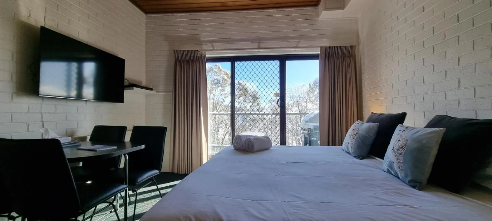 Bed in Cedarwood Apartments