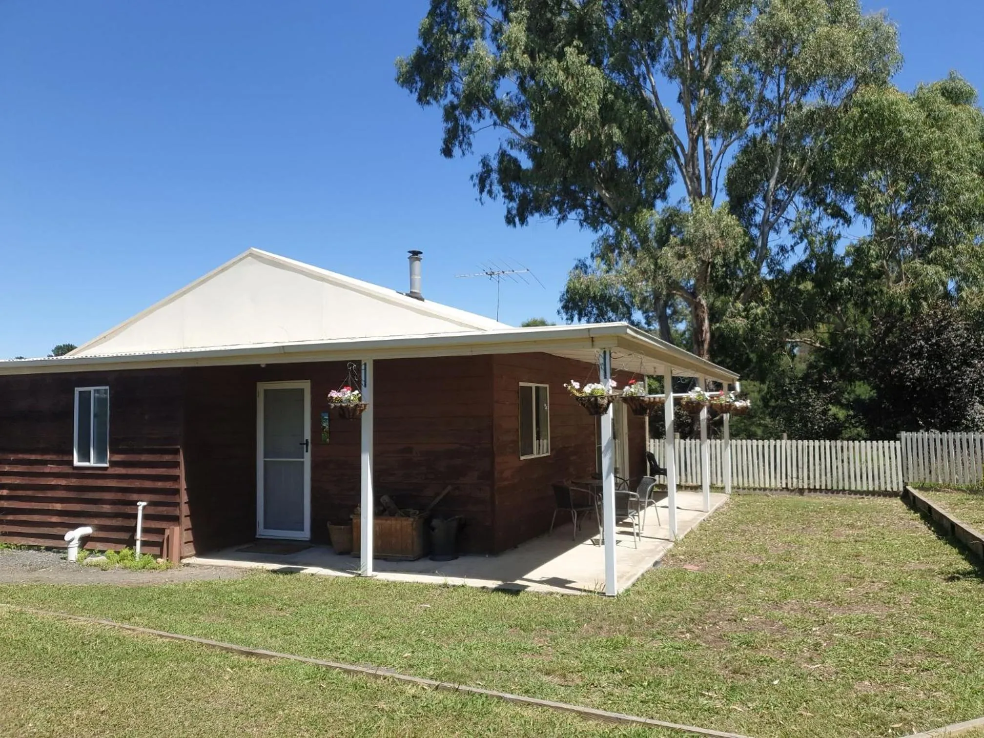Property building in Dixiglen Farm