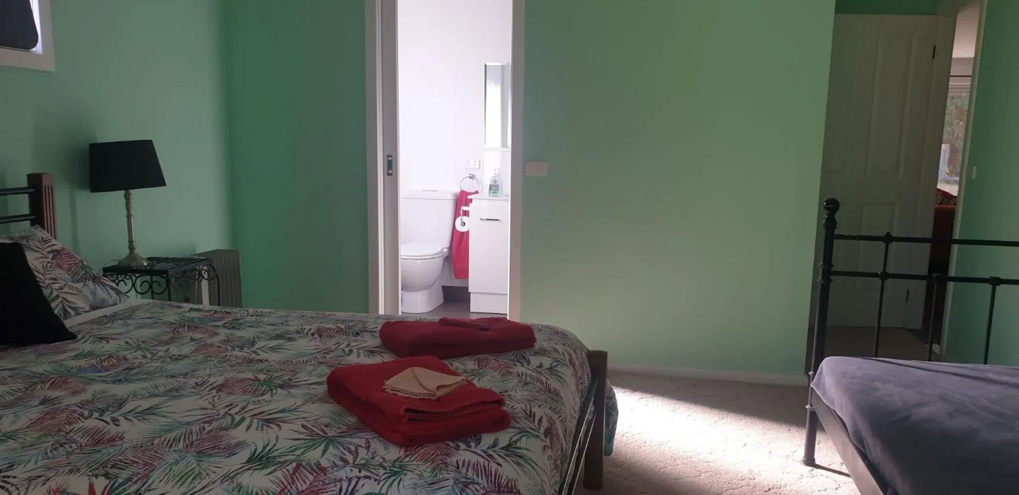 Bedroom, Bed in Dixiglen Farm