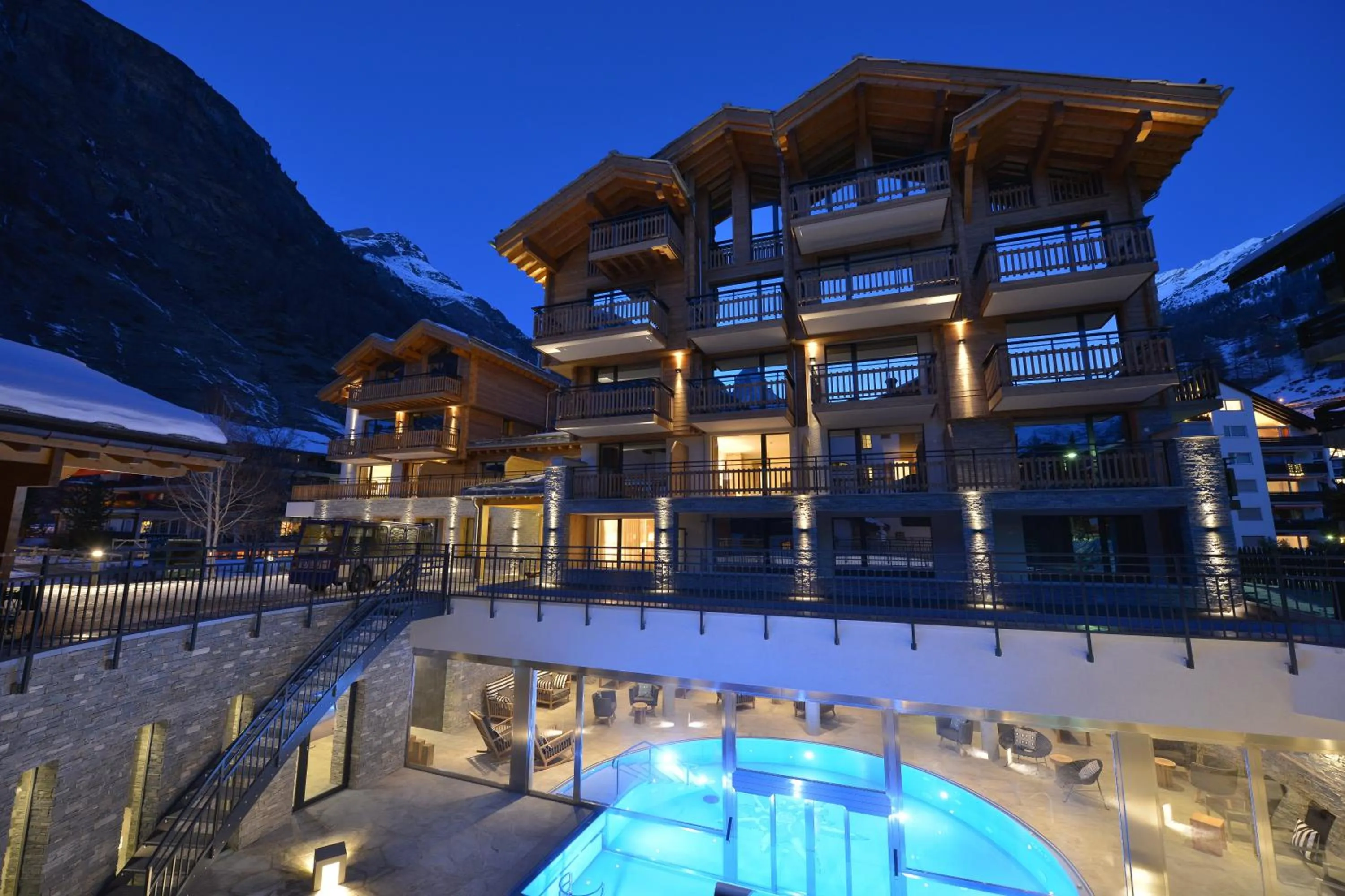 Property building in Alpenhotel Fleurs de Zermatt
