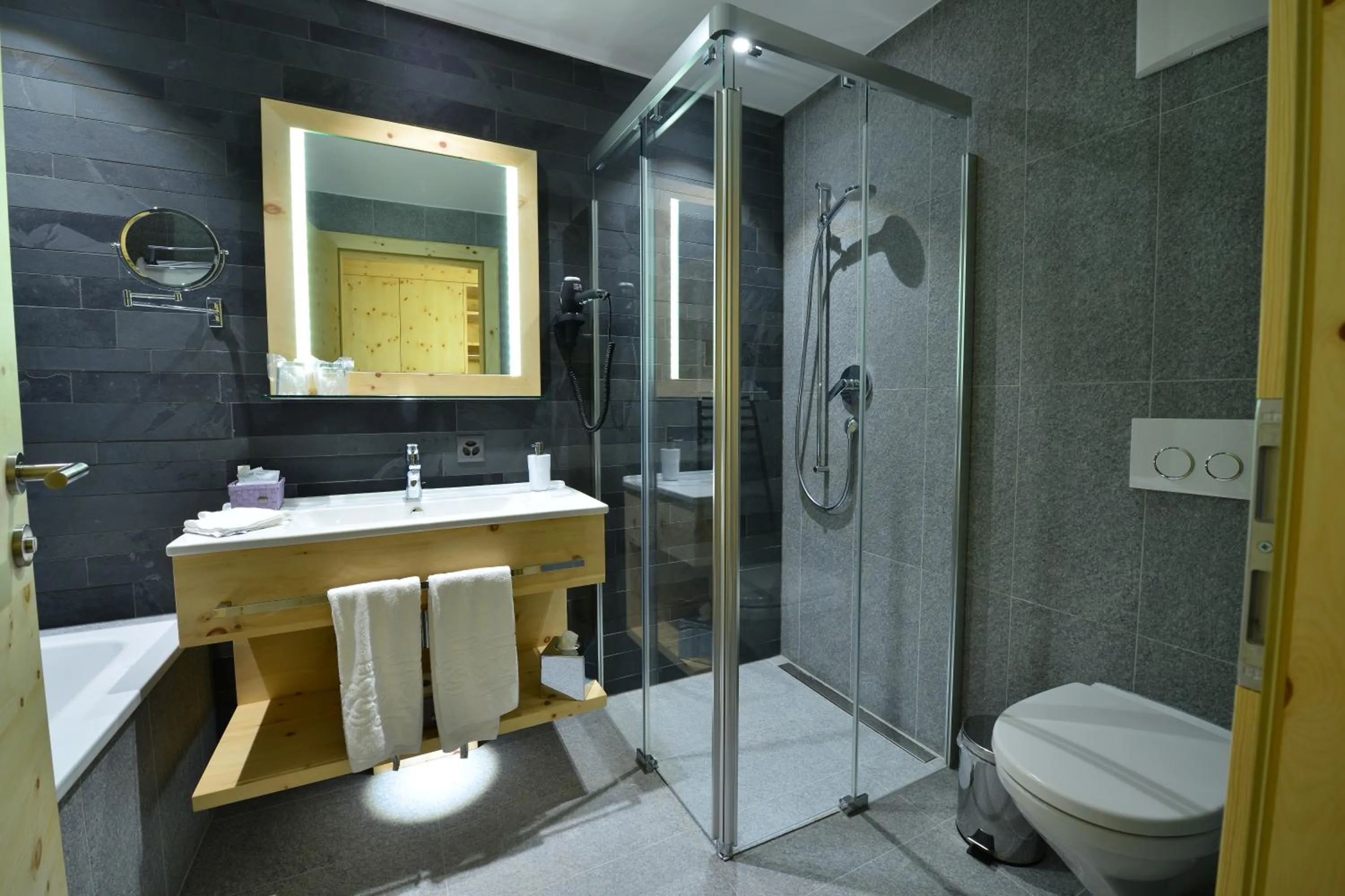 Bathroom in Alpenhotel Fleurs de Zermatt