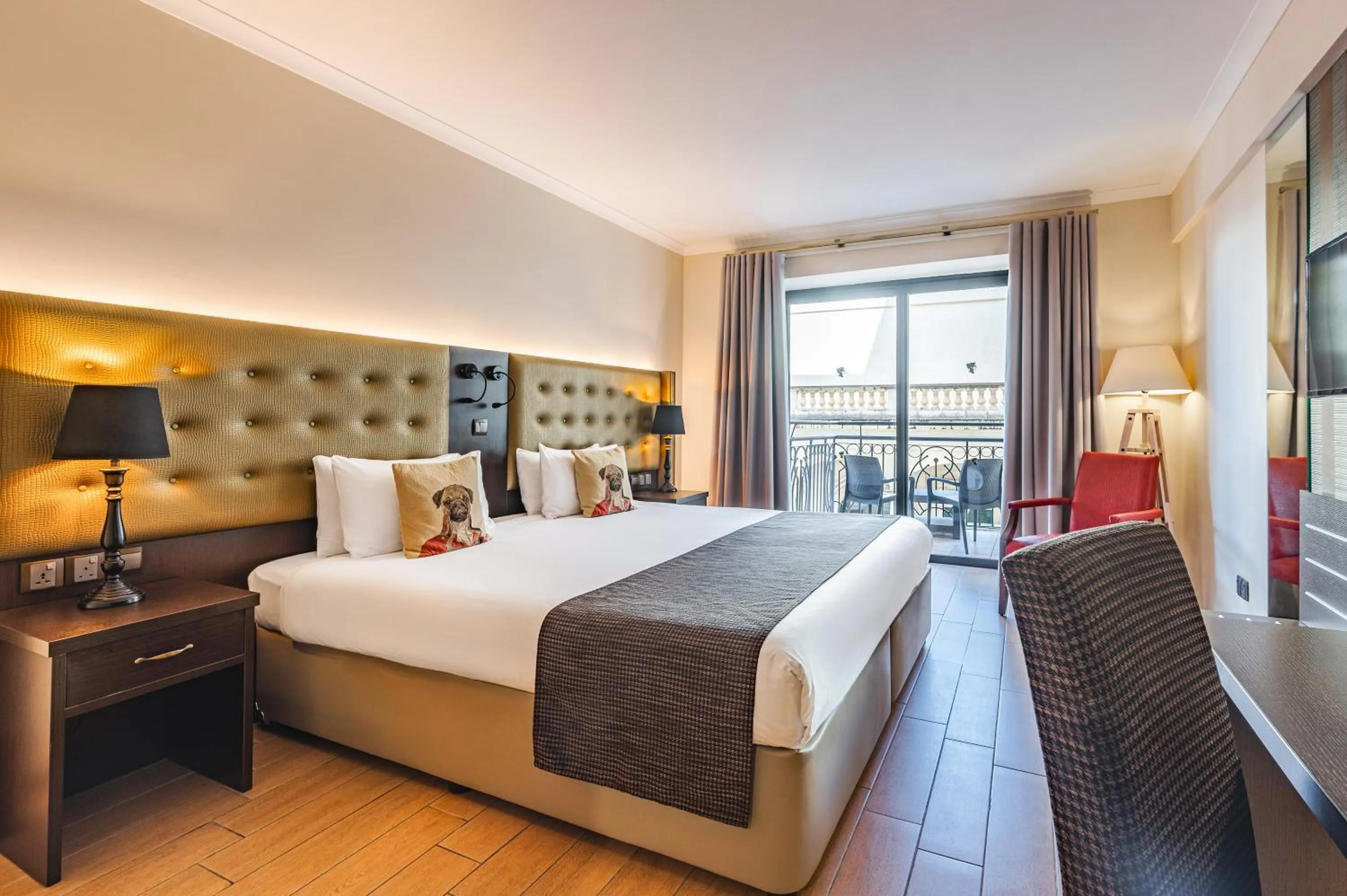 Bedroom, Bed in AX The Victoria Hotel